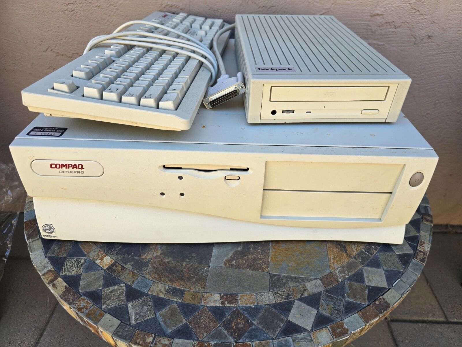 Vintag COMPAQ Deskpro 2000 Pentium  RAM  HDD Windows 1998