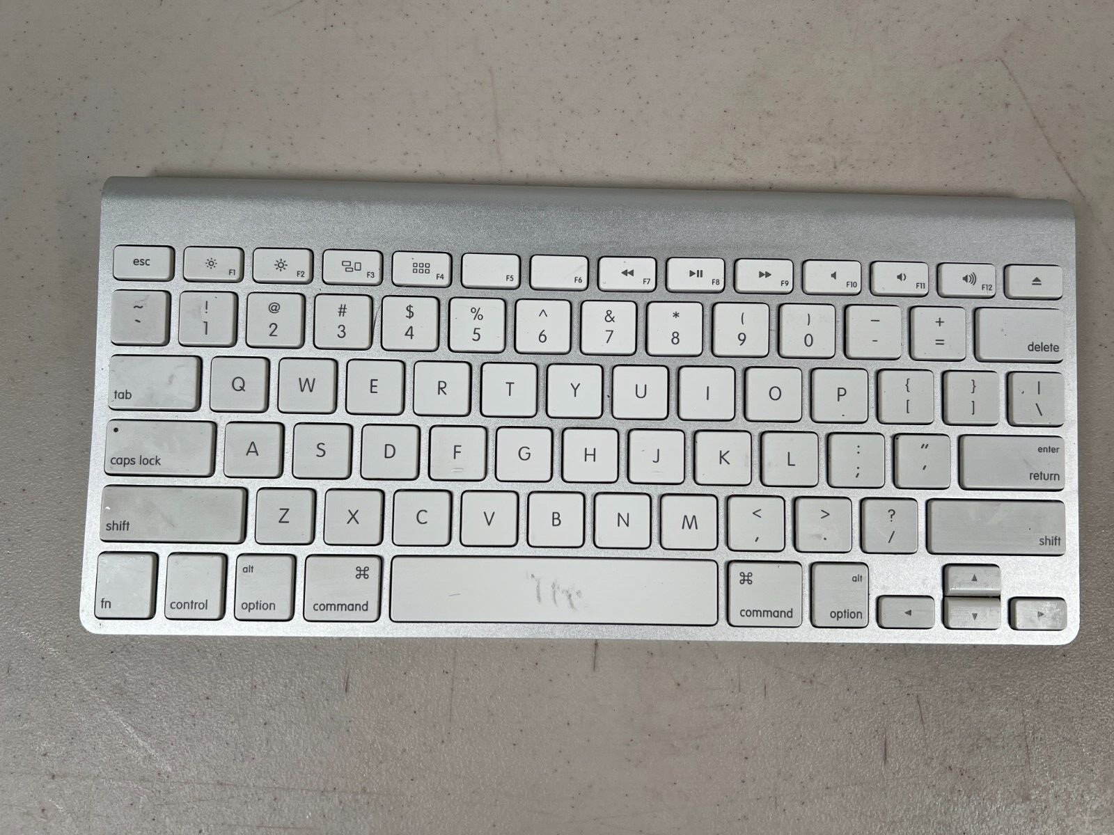 Apple A1314 Wireless Keyboard with Bluetooth for iMac / Mac / iPad