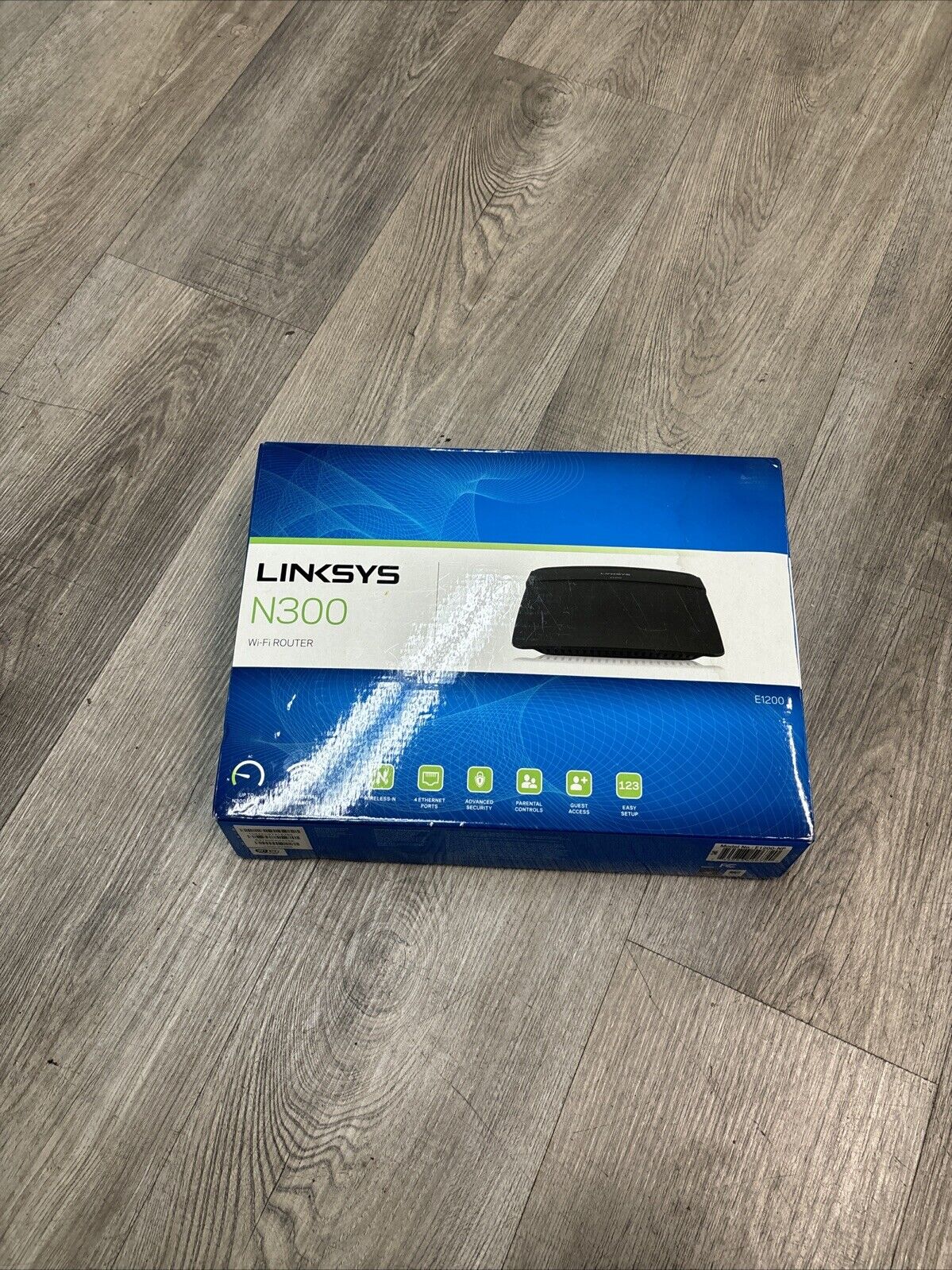 Cisco Linksys E1200 Wireless N300 Wi-Fi Router with set up CD in original box