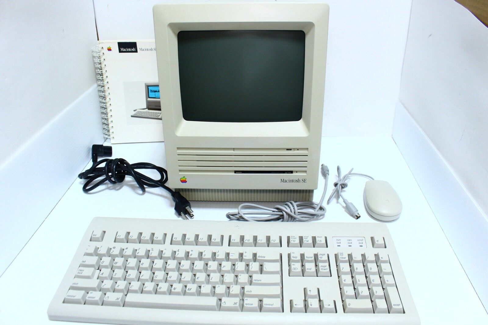 Apple Macintosh SE Computer M5011 4MB RAM Lubricated Floppy Drive WORKING