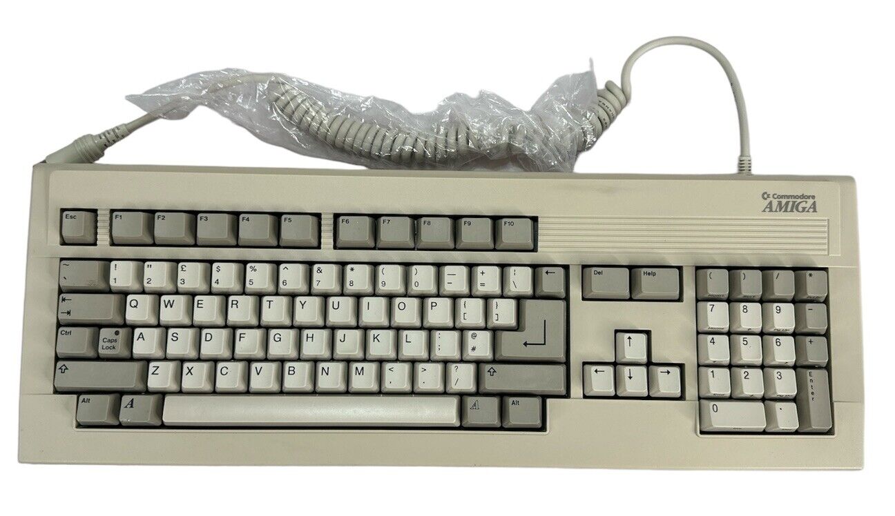 Brand New Amiga A3000 Keyboard  KPR-E94YC Commodore PN 313323-01 NOS