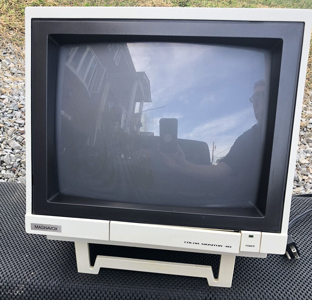 Vintage MAGNAVOX Color Monitor 40 Model CM8505 074G