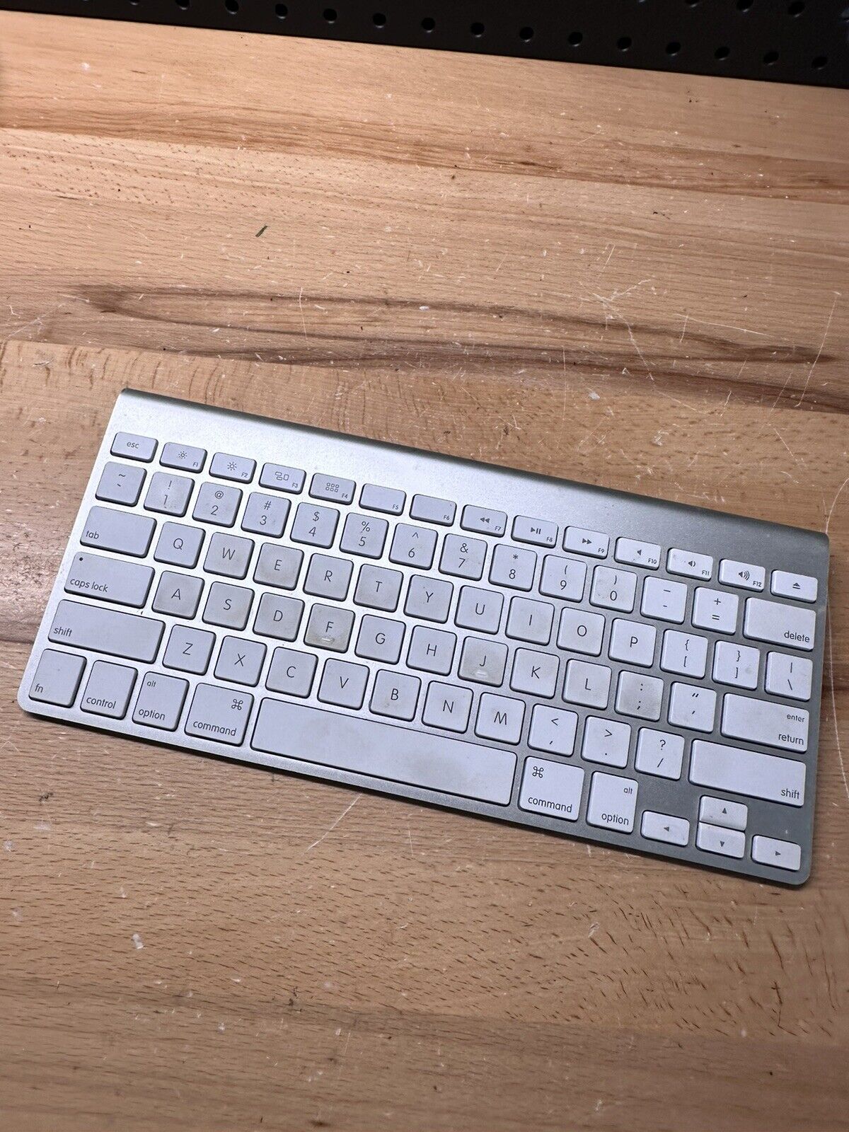 (L) Apple A1314 Wireless Keyboard with Bluetooth for iMac / Mac / iPad