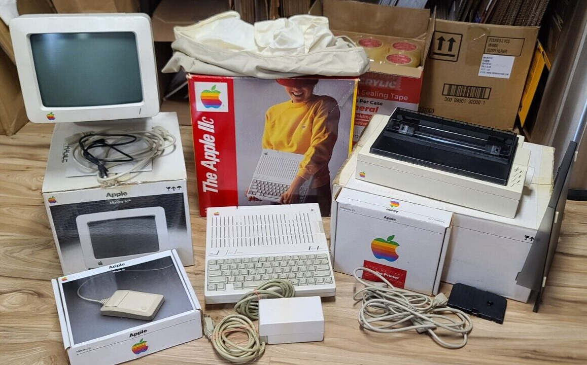 VTG Apple IIc A2S4000 Computer w/ OG Boxes, Moniter, Printer, and cables *READ*