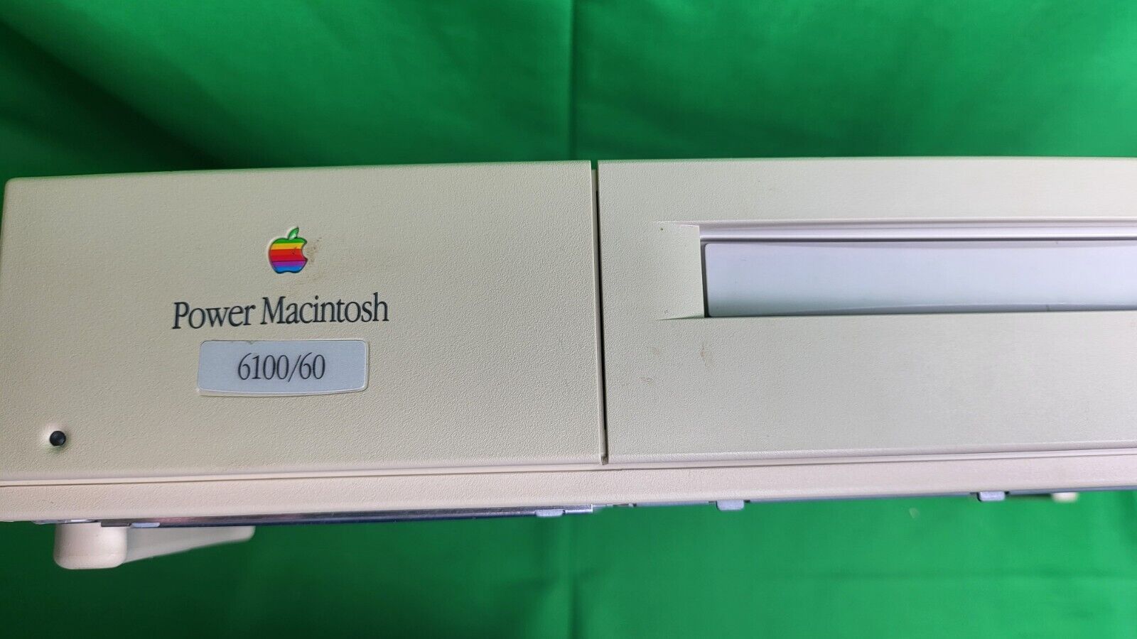 VTG Apple Power Macintosh 6100/66 Computer Powers On Chimes Read Descrip