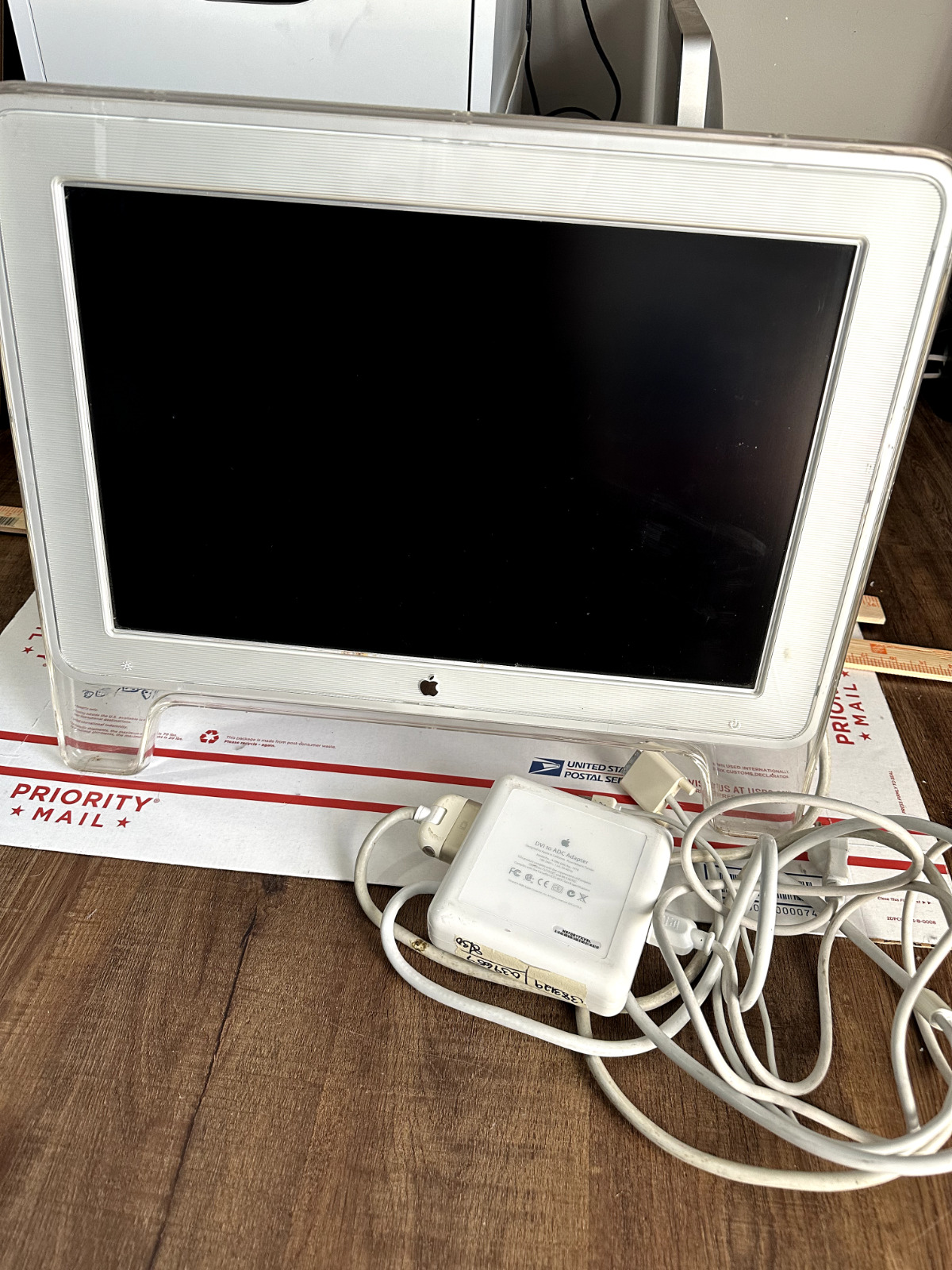 Apple Cinema Display 20 inch A1038 with DVI to ADC Power Adapter A1006 Vintage