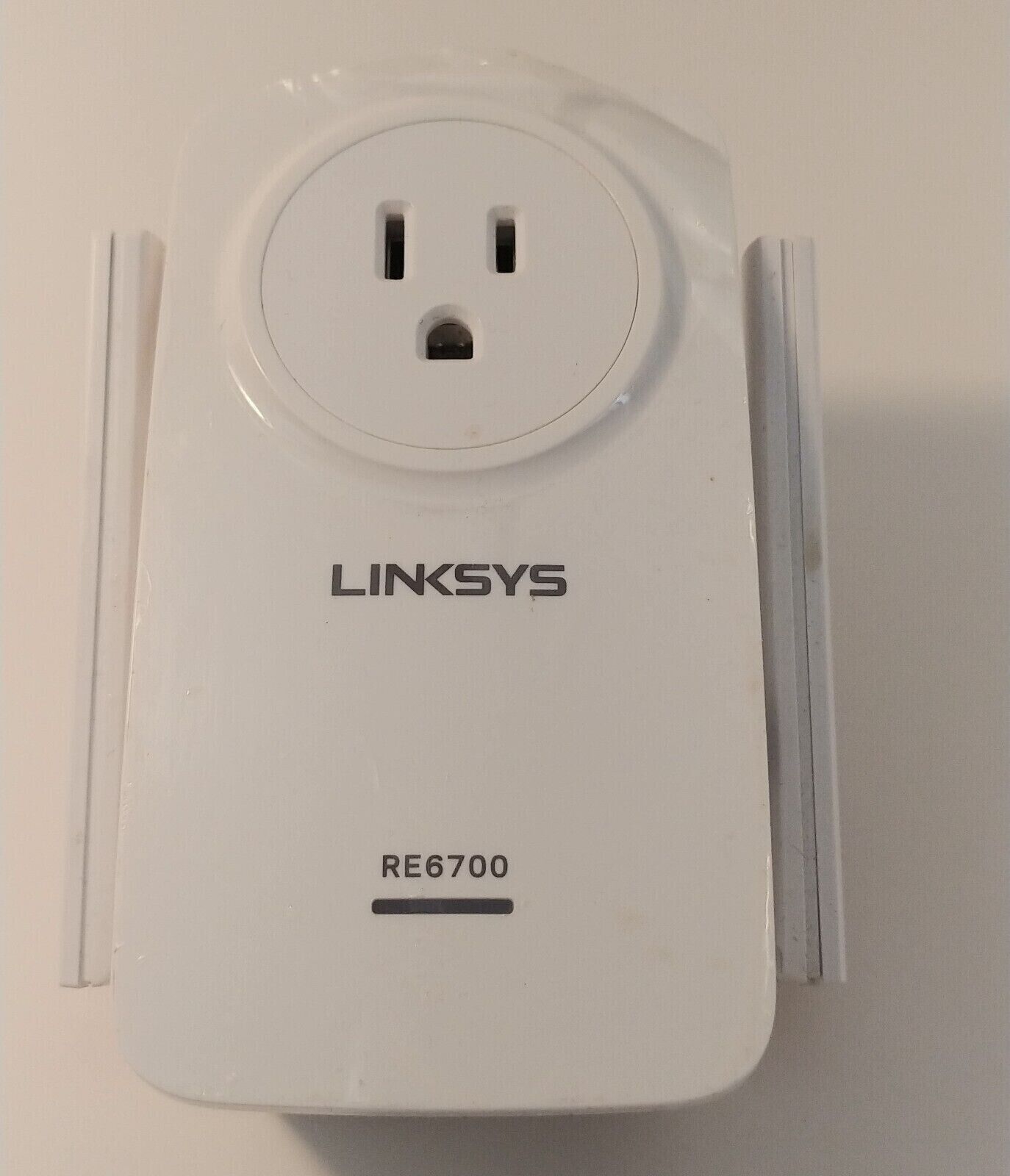 Linksys RE6700: AC1200 Amplify Cross-Band Wi-Fi Extender (White)