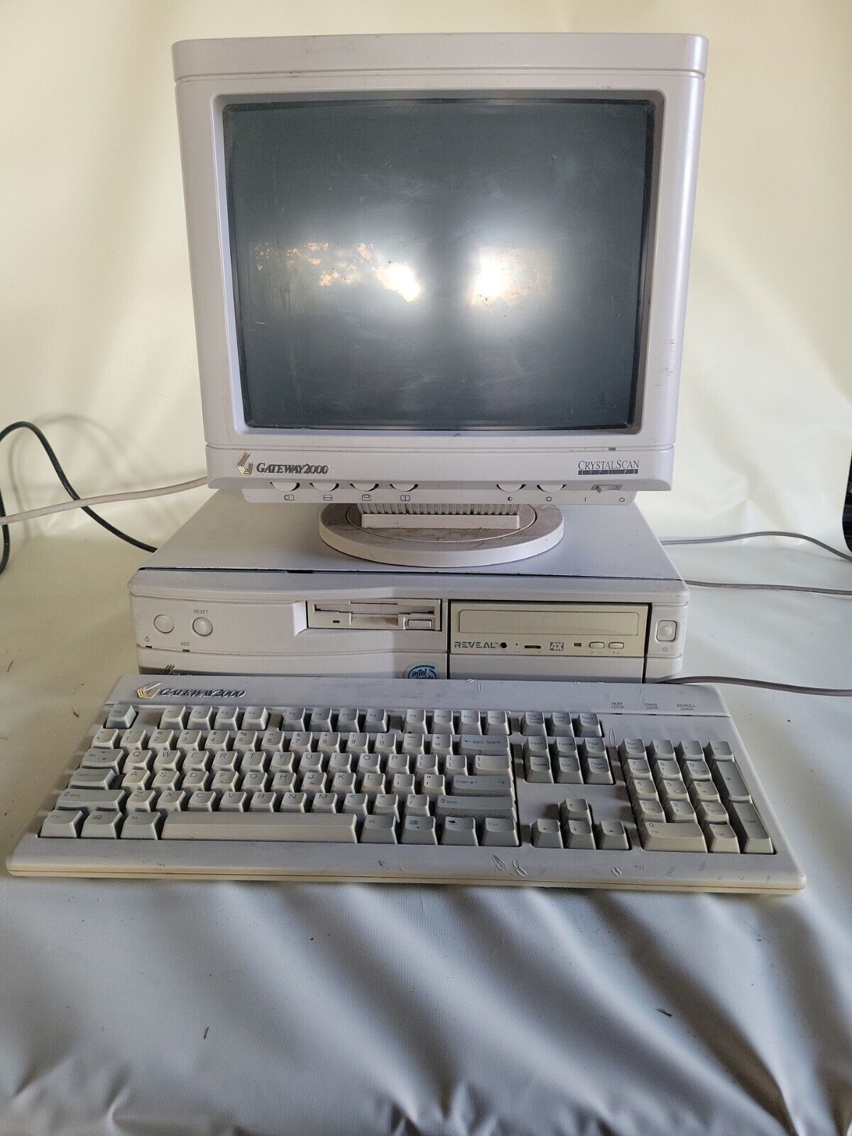 Gateway 2000 4SX-33 Vintage Computer With Monitor And Keyboard *parts*