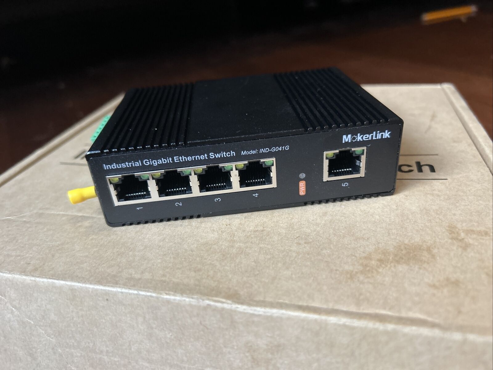 MokerLink 5 Port Gigabit Industrial DIN-Rail Ethernet Switch, 14Gbps Switching