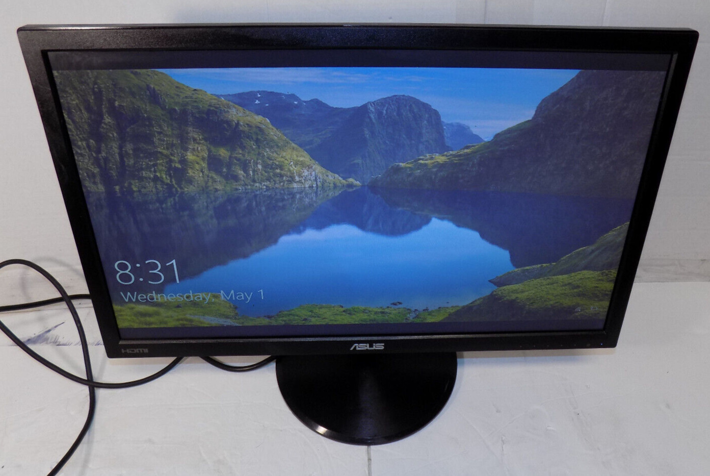 ASUS VP228H LCD Computer Monitor 21.5 Inch Wide Screen with Cables
