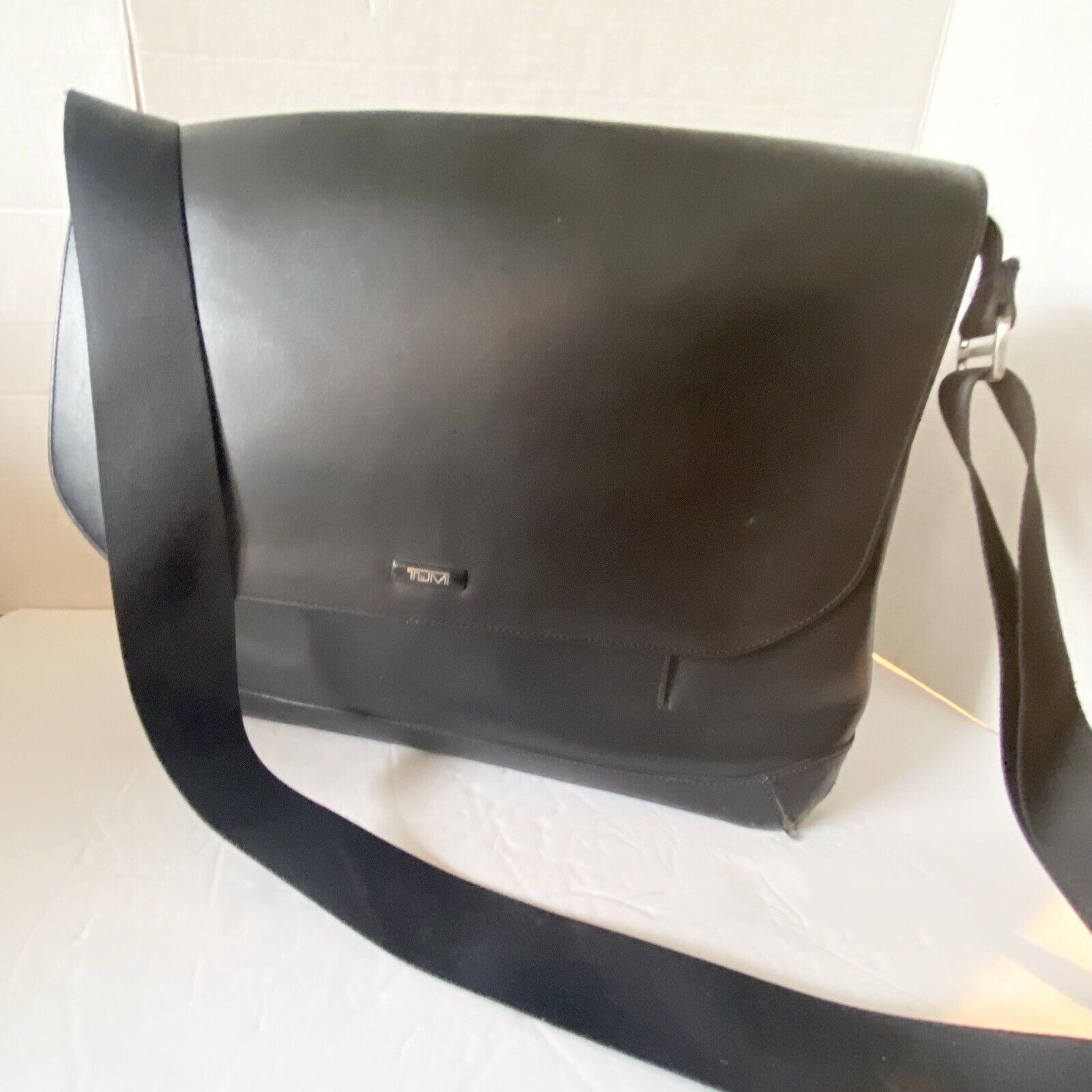 Tumi Track Messenger Formula T Black Leather Nylon Strap Laptop Case Bag 2948D