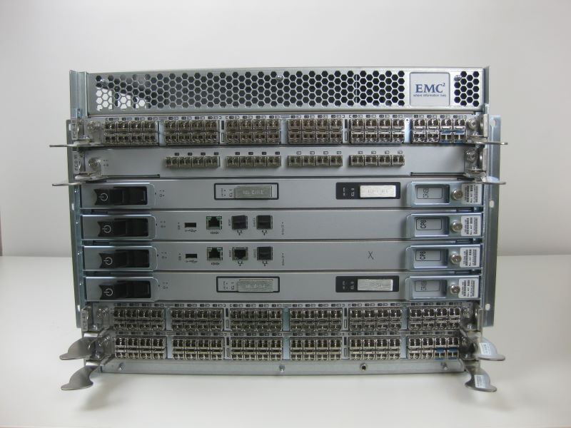 EMC 100-652-565  Brocade DCX-4S 160 ports with 8GB SW SFP's 4 Long Range vt