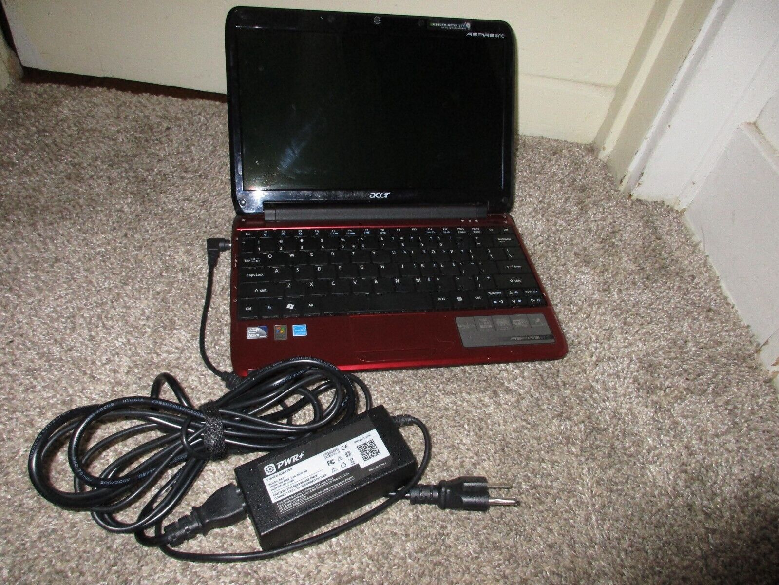 Red Acer Aspire One Windows XP Ultra Thin
