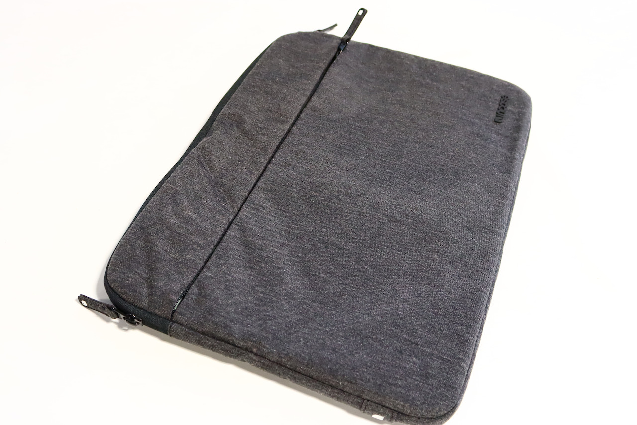 Incase Slim Sleeve Carrying Case (Sleeve) for 12  MacBook  Black Heather