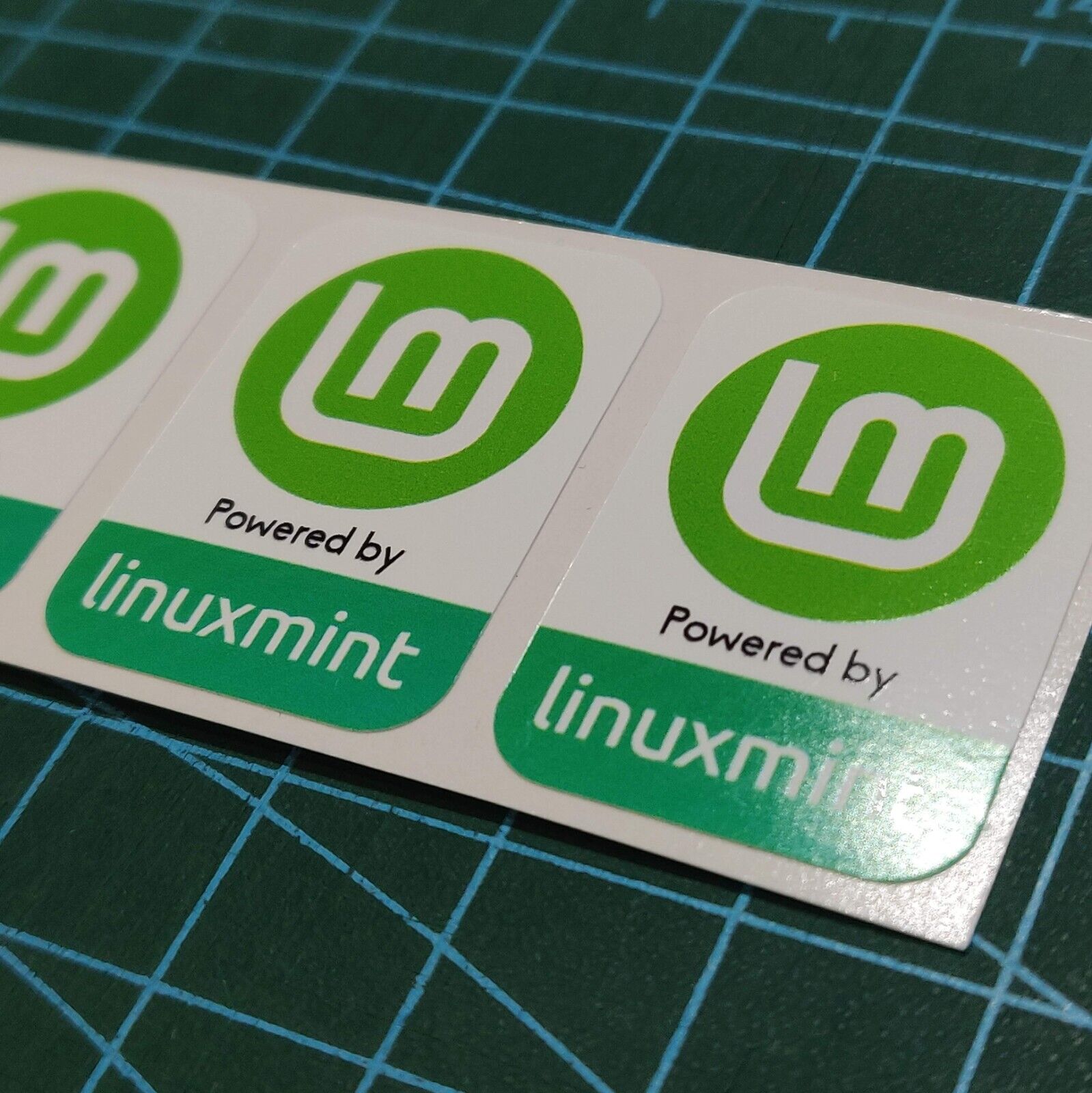 3x Linux Mint Computer Decals - Powered By linuxmint Stickers