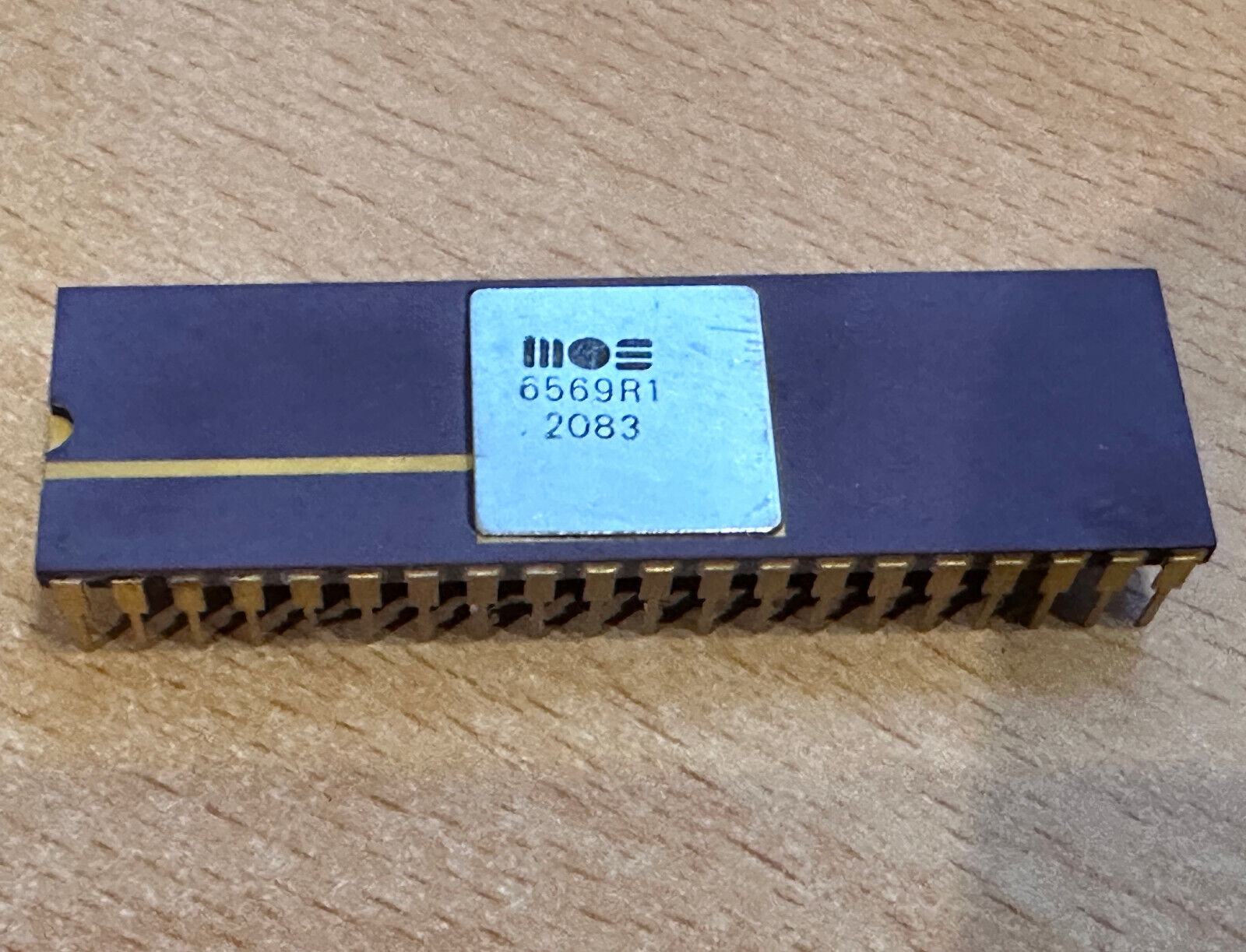 6569R1 MOS Vic Video Chip Ic for Commodore C64, SX64 Ceramic Gold P.W : 20 83,