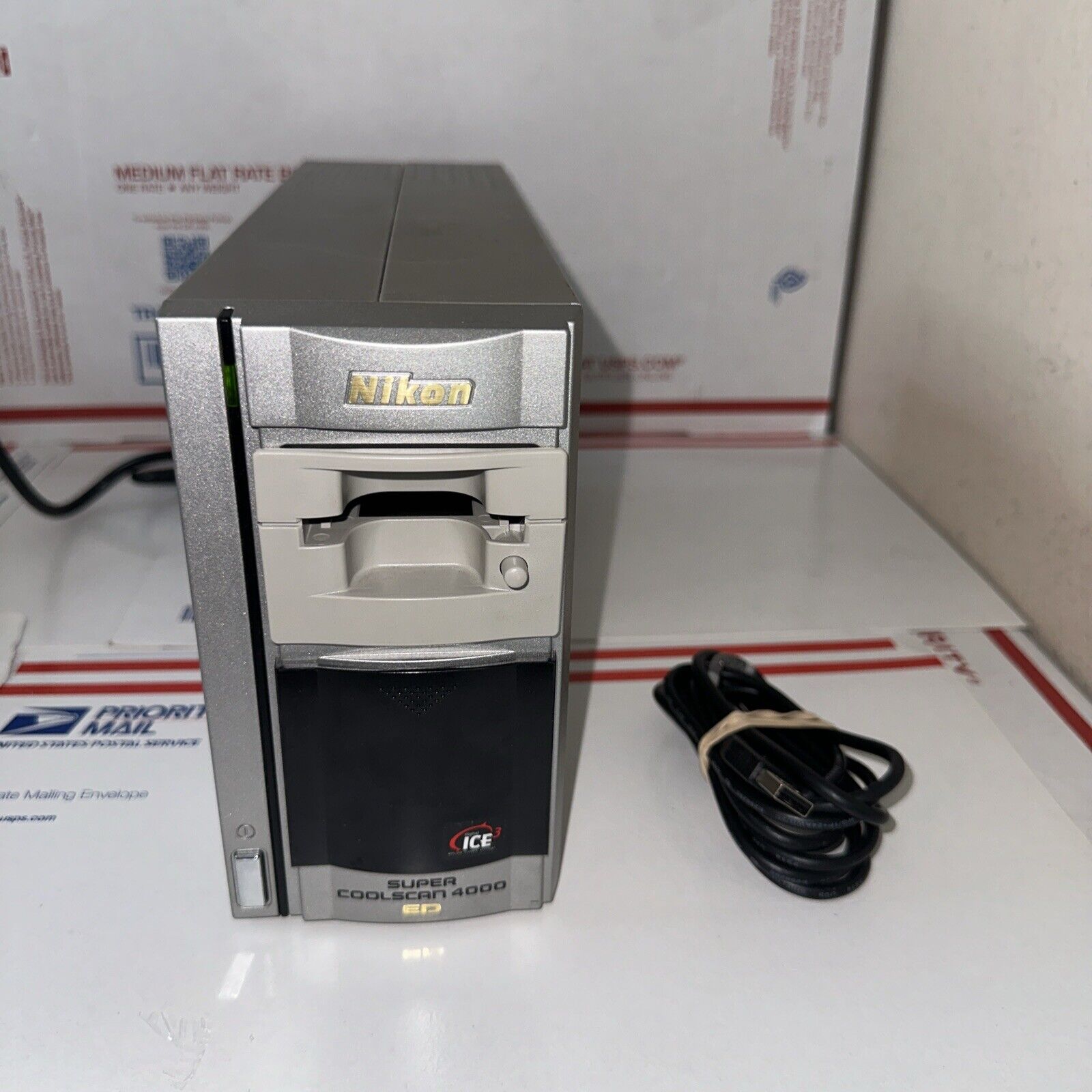 Nikon LS-4000 ED Super Coolscan 4000 Film Scanner Untested Powers On