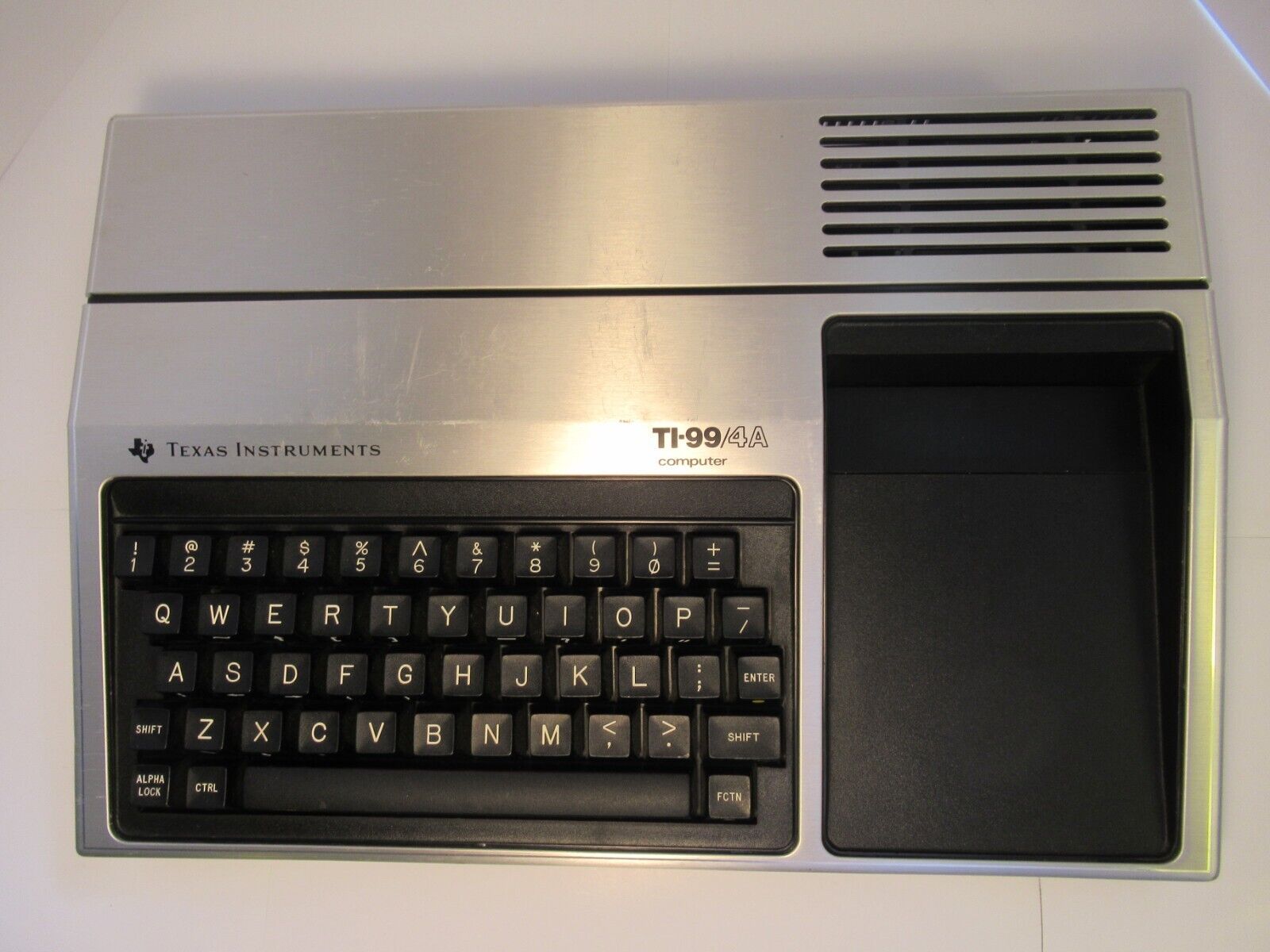 Vintage Texas Instruments TI-99/4A (PHCOO4A) Computer Console Only, TESTED  