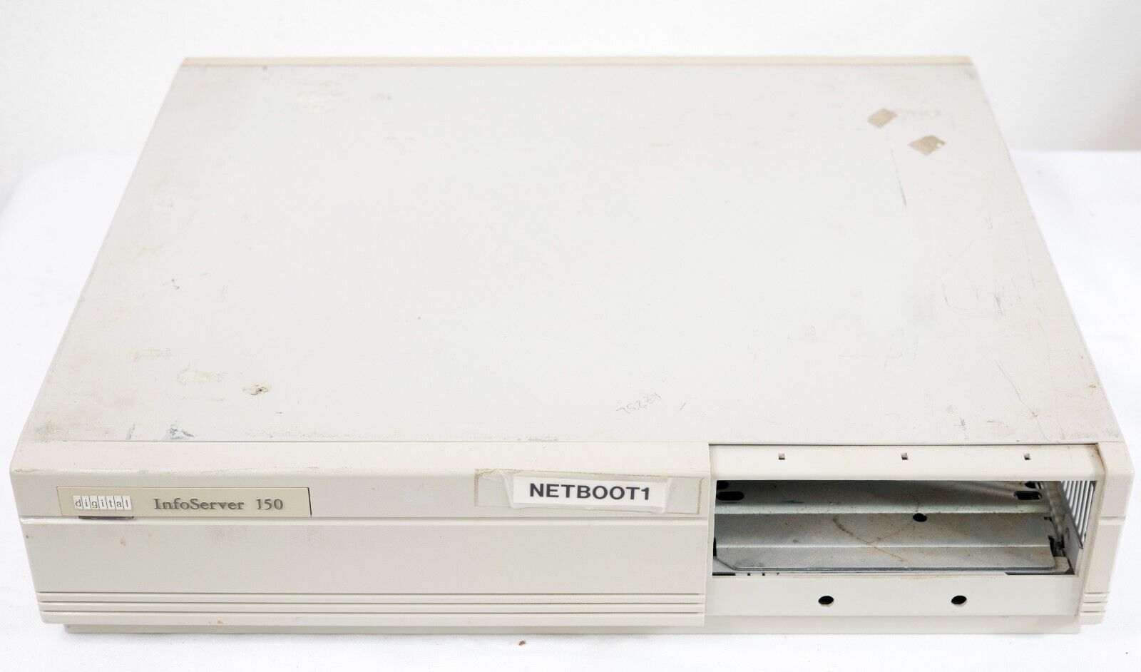 Vintage Digital DEC Infoserver 150 VAX 3100-10e KA41-2 4MB RAM M743