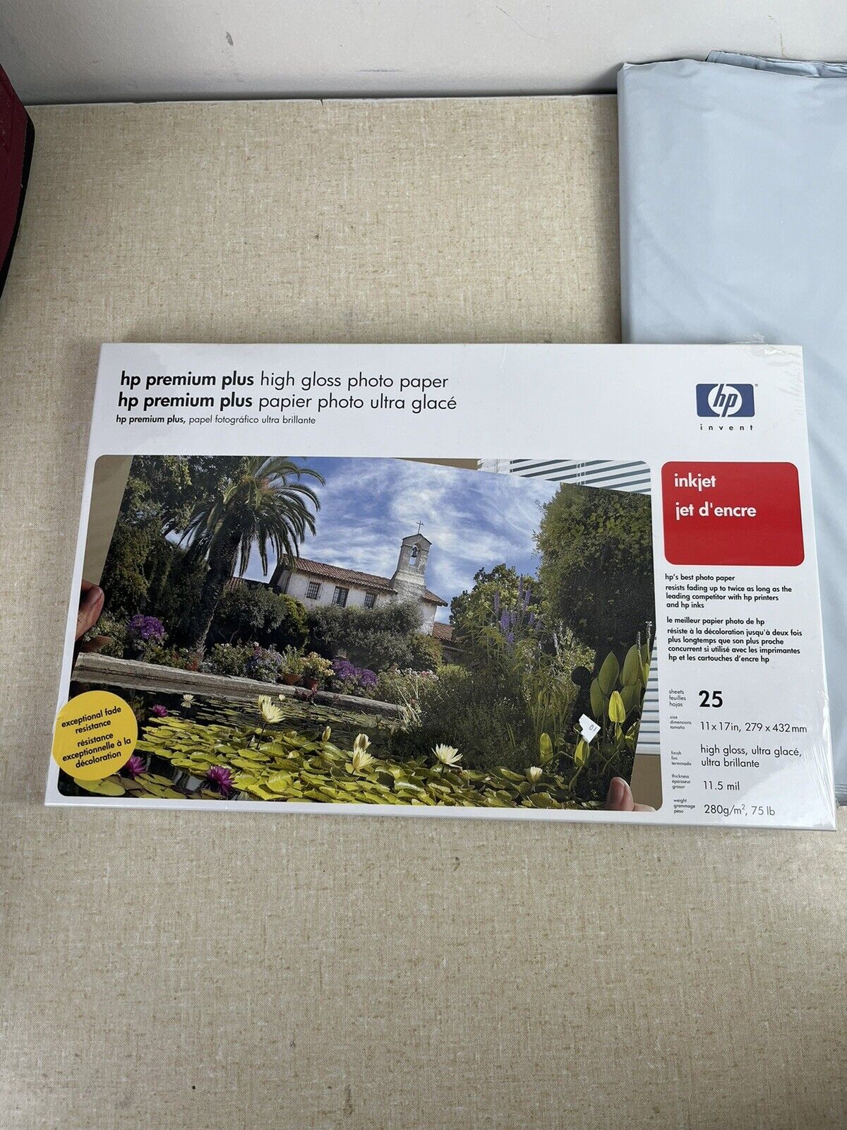 HP Premium Plus Photo Paper, Glossy, 11x17 in, 25 sheets (CV065A)