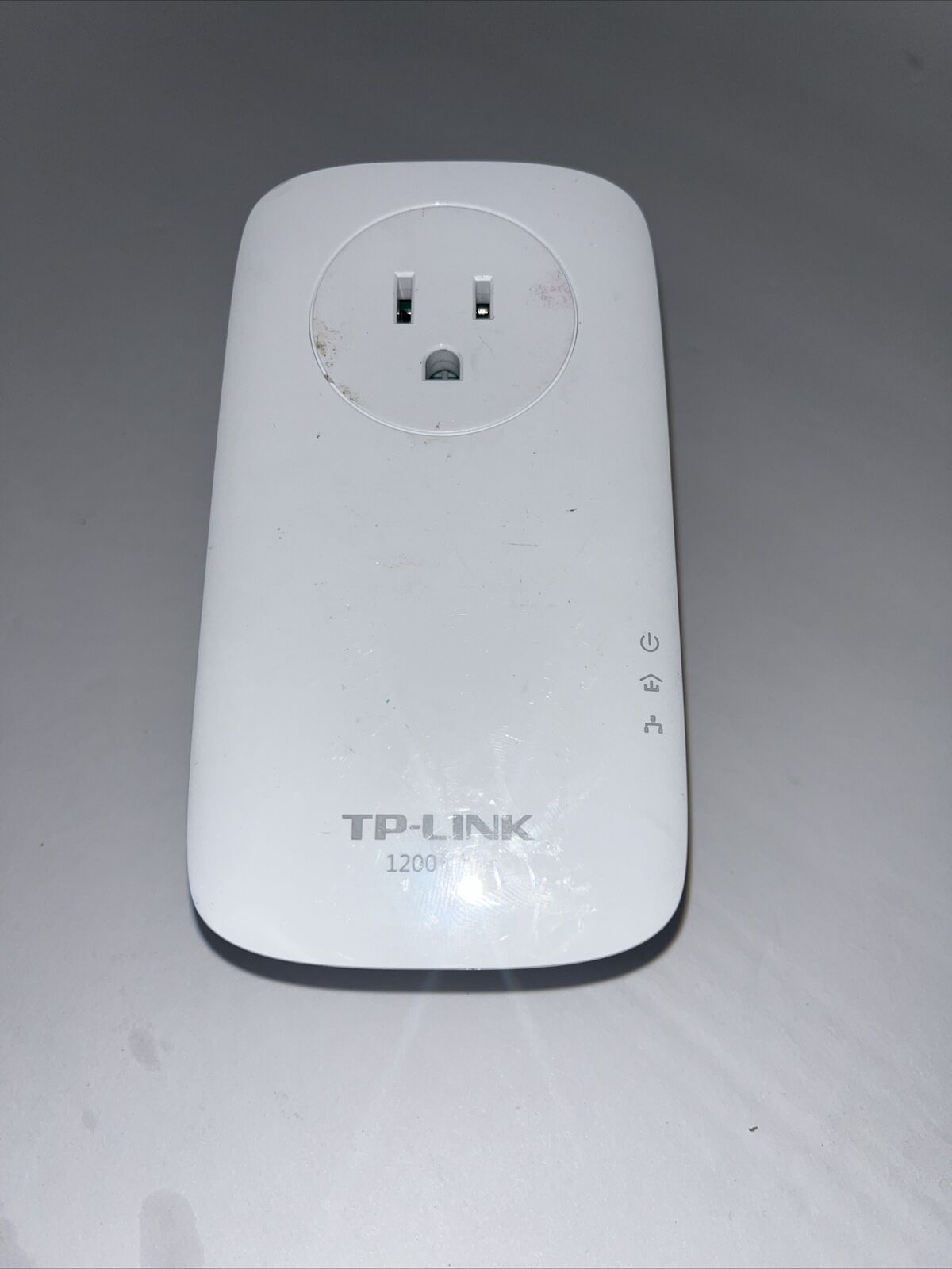 TP-LINK AV1200 3-port Gigabit Passthrough Powerline