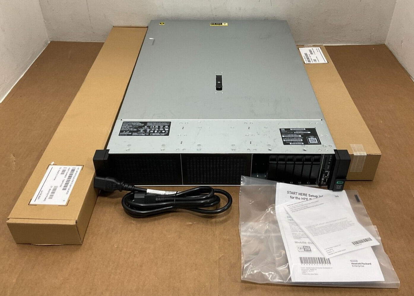 HPE ProLiant DL380 Gen10 XS-4210 32GB/8xSFF P20174-B21 New Open Box ✅❤️️✅❤️️