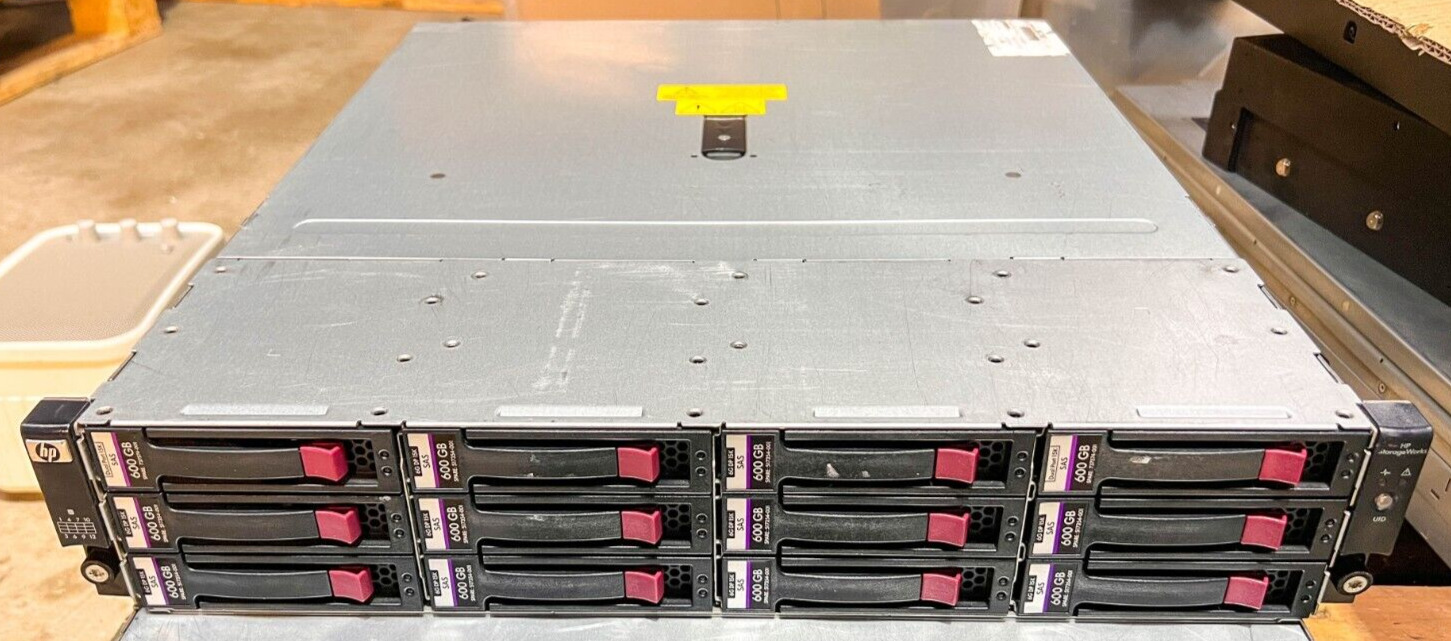 HP StorageWorks D2600 AJ940-63002 Disk Enclosure 12x 600GB SAS 2x Controllers