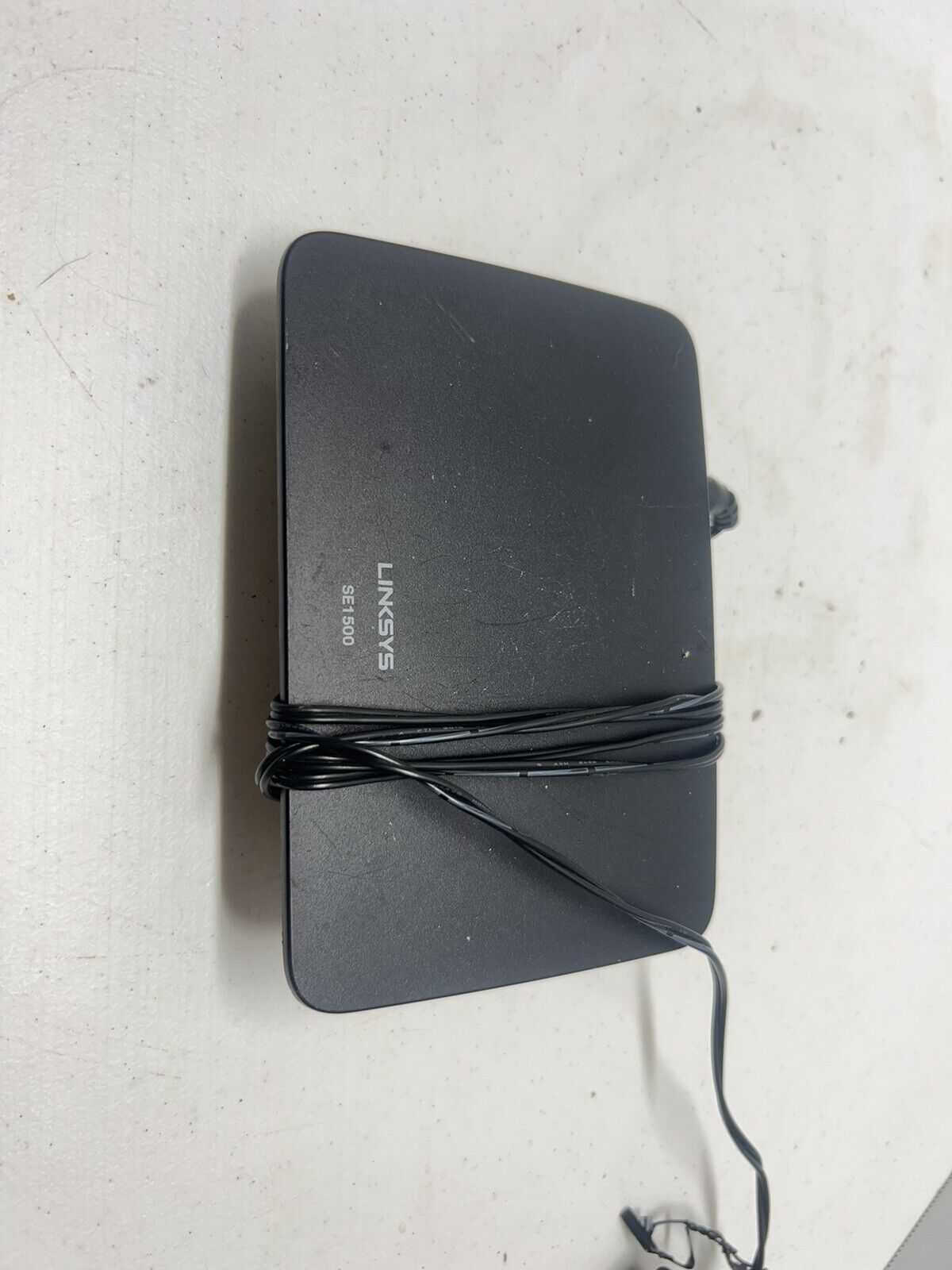 CISCO Linksys 5 Port Fast Ethernet Switch - Linksys SE1500 w/power adapter