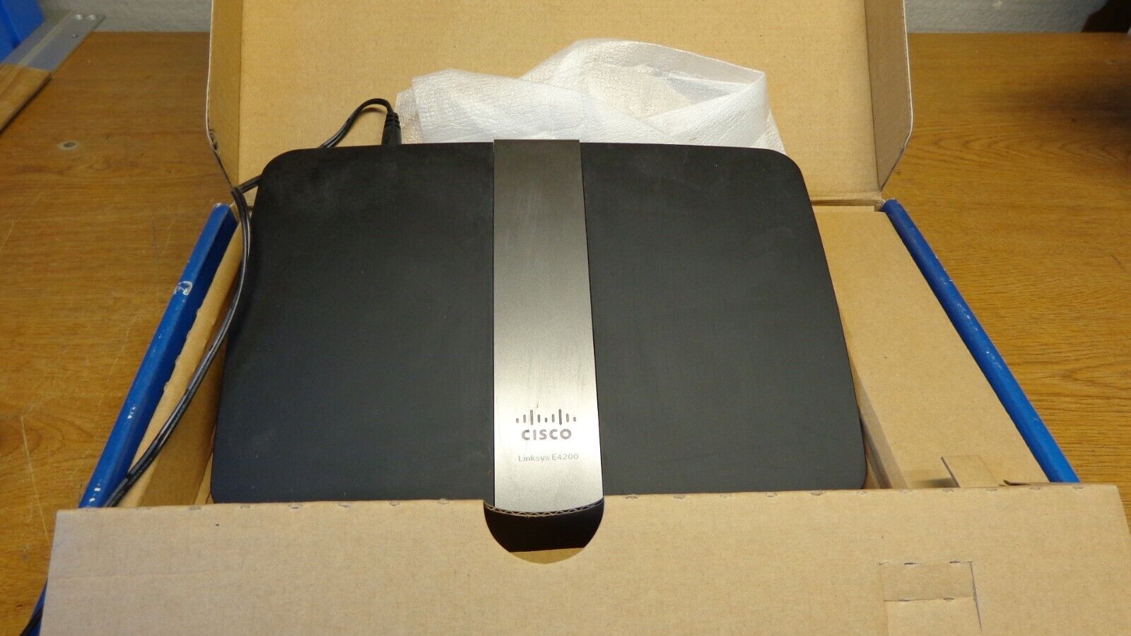 Cisco Linksys E4200 Wireless Dual Band N Router w/ Adapter and Ethernet