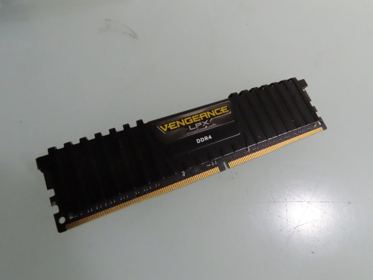 CMK32GX4M4A2800C16 Corsair VENGEANCE Series 8GB PC4-22400 DDR4-2800MHz Memory