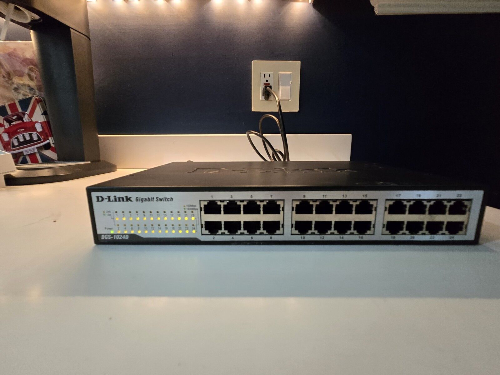 D-Link DGS-1024D 24 Port Unmanaged 100 / 1000 Gigabit Ethernet Switch