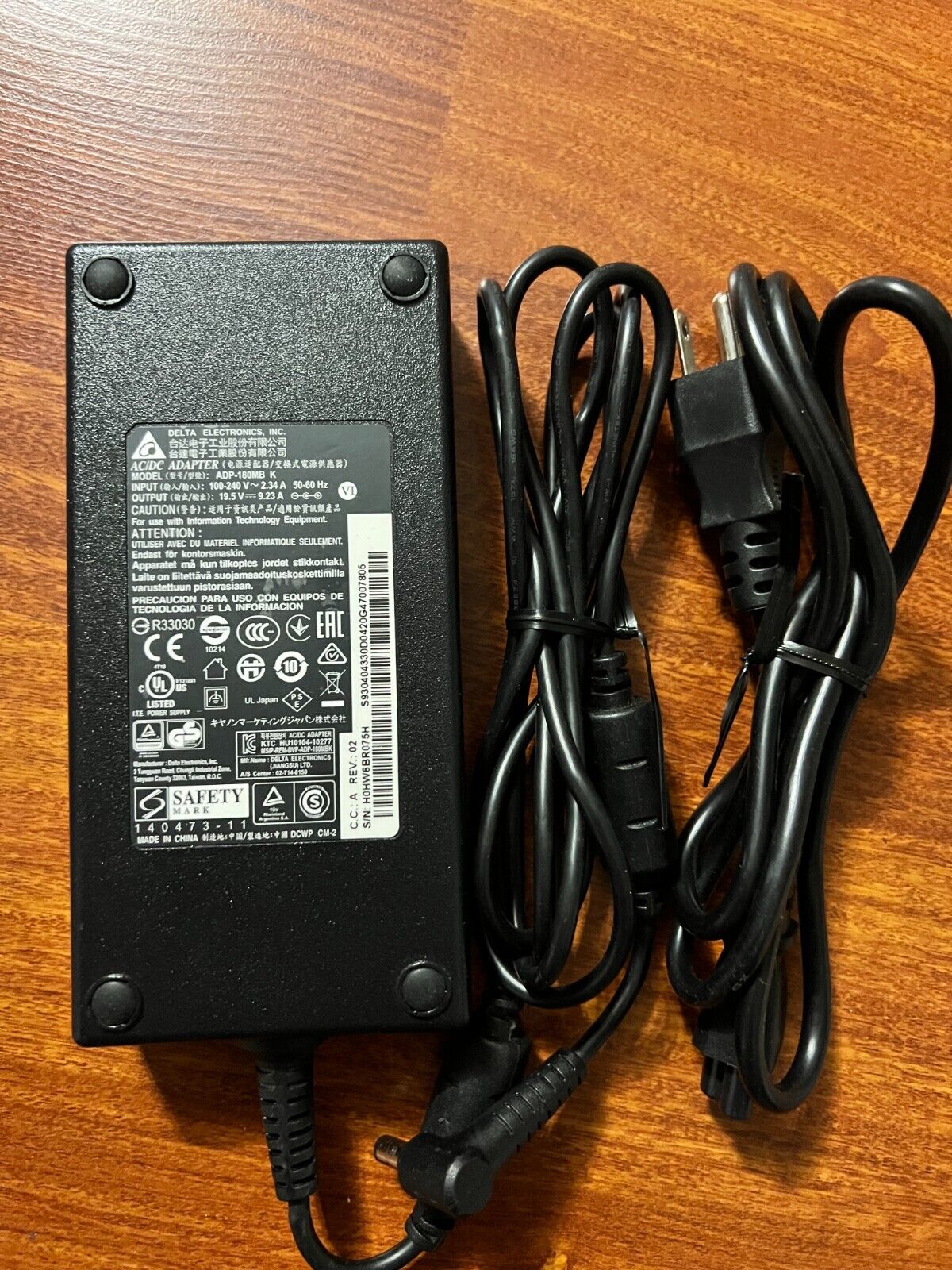 Delta Razer Blade Laptop Charger AC  Adapter  19.5V 9.23A 180W (5.5mm x 2.5mm )