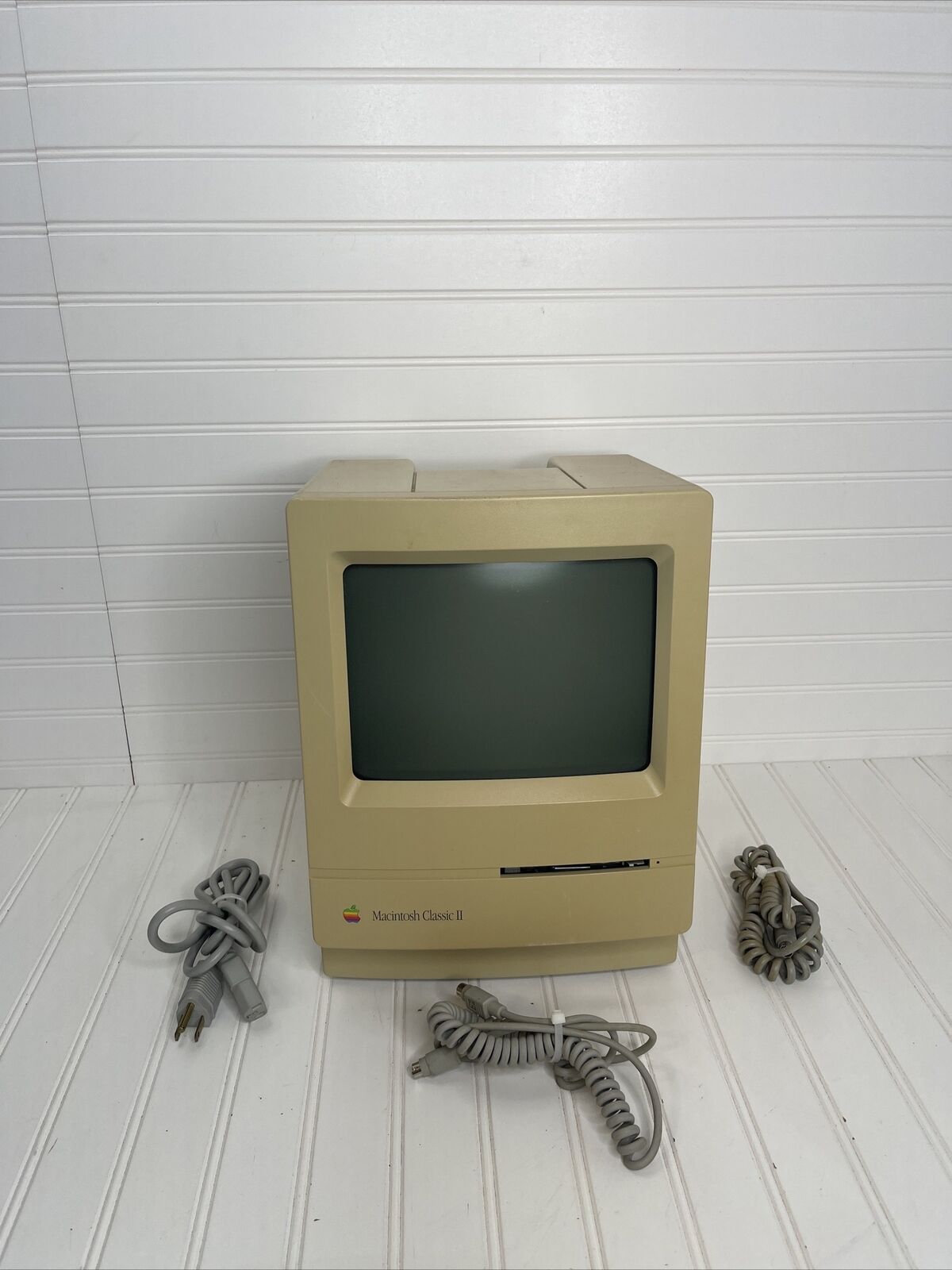 Apple Macintosh Classic II - Parts or Repair READ