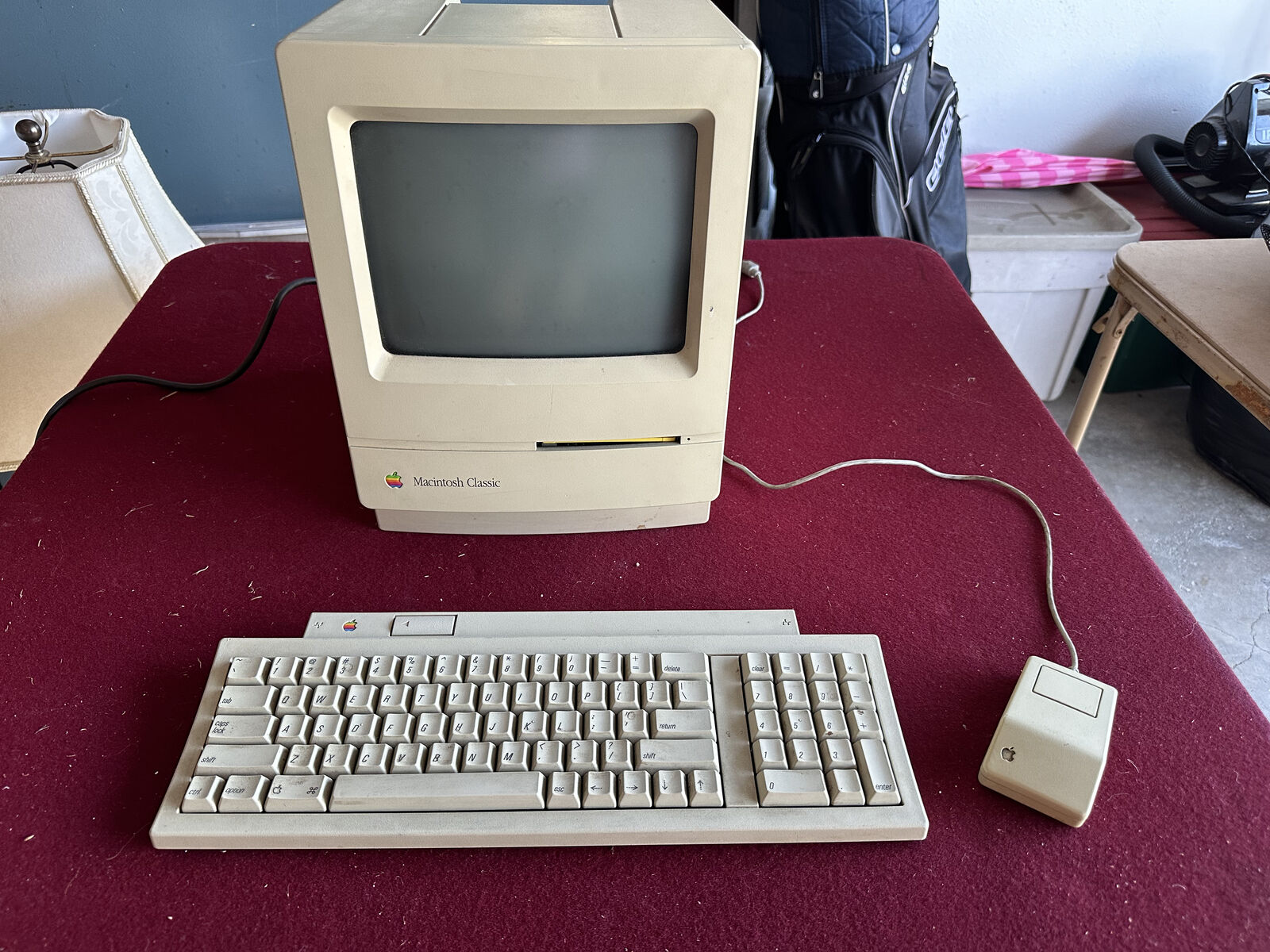 Apple Macintosh Classic M0420, has keyboard and mouse,1991