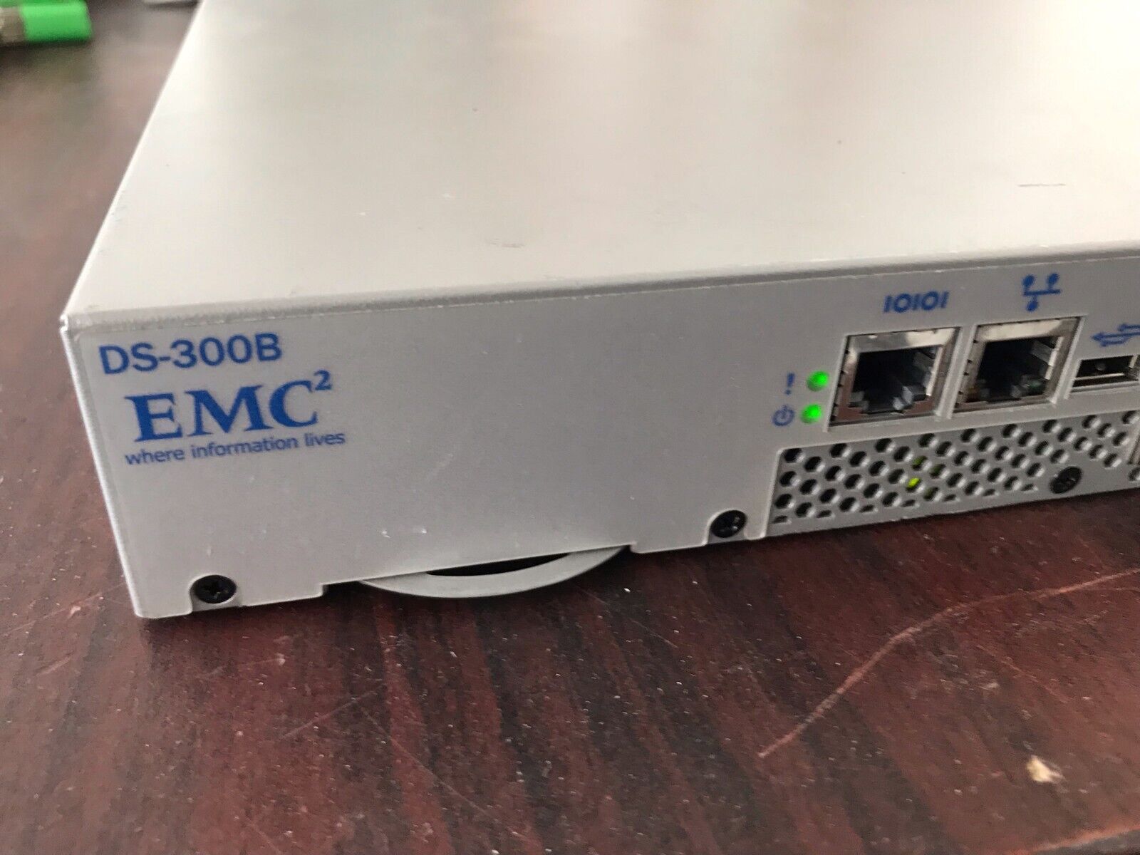 Brocade Emc2 Ds-300b 24 Port Network Switch WITH 1 SFP 8GB