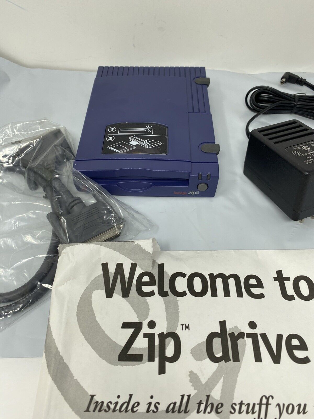 ZIP 100 Iomega External Drive Z100S2  z100s w/ Cable + Disc New