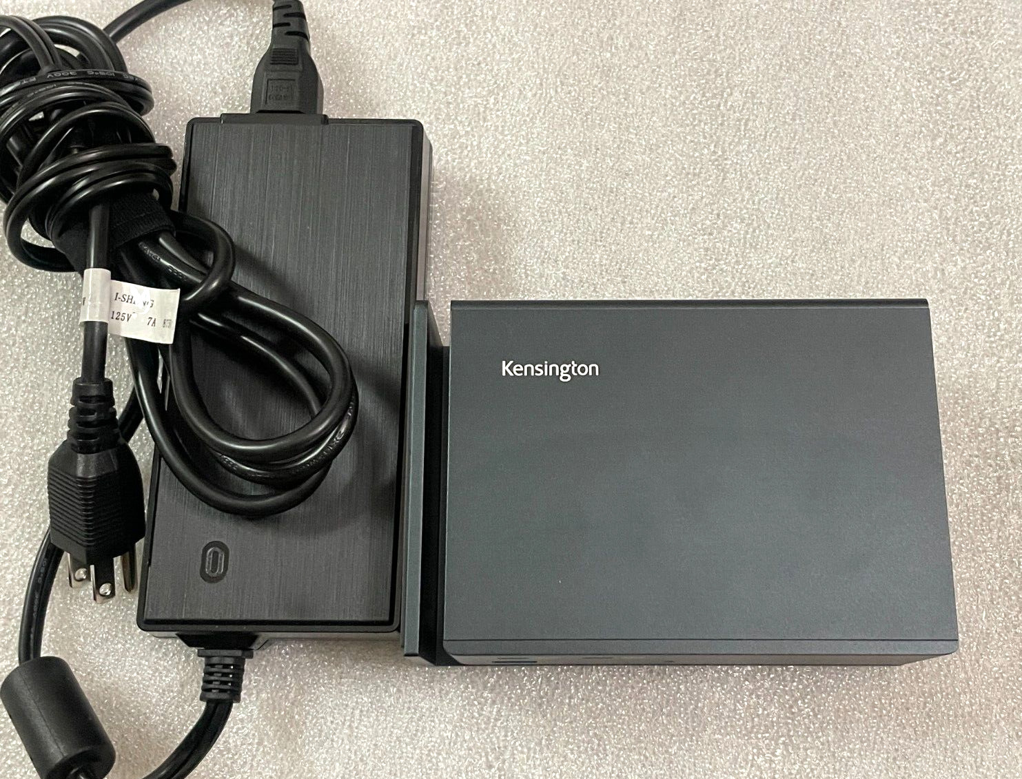 Kensington SD5560T Thunderbolt 3 USB-C Dual 4K Docking Station w/ Power Adapter