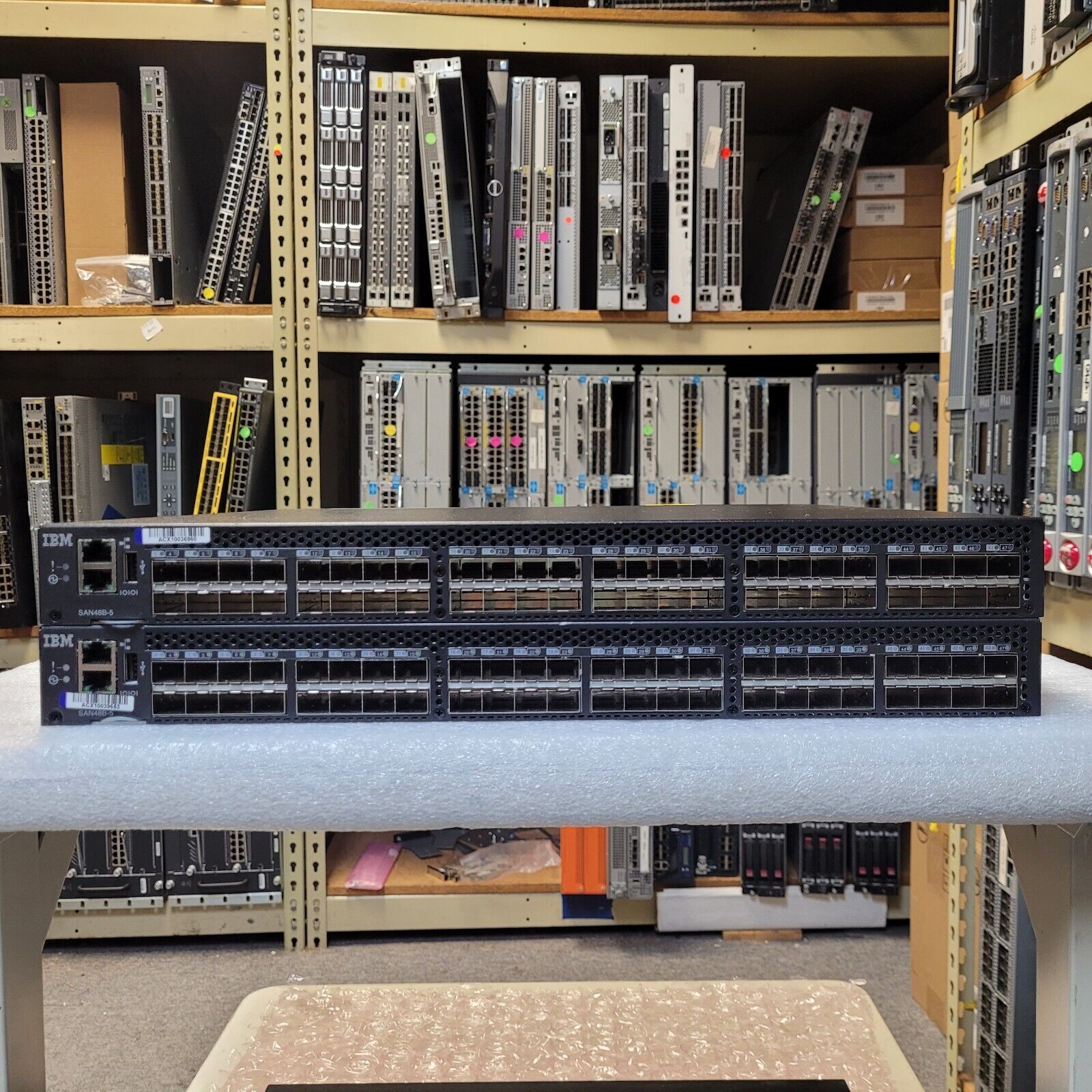 IBM Brocade SAN48B-5 / 2498-F48 / 48-Port 16GB Fibre Channel +48 active ports