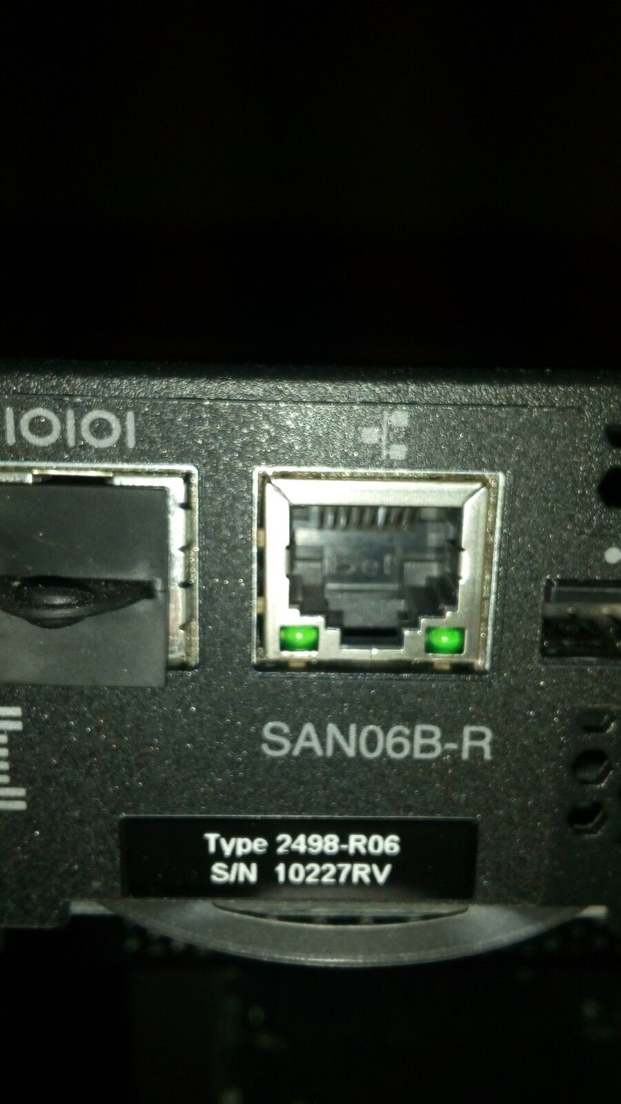 IBM 2498-R06 SAN06B-R 8Gbps 16x FC Ports SAN Switch Sliding Rails