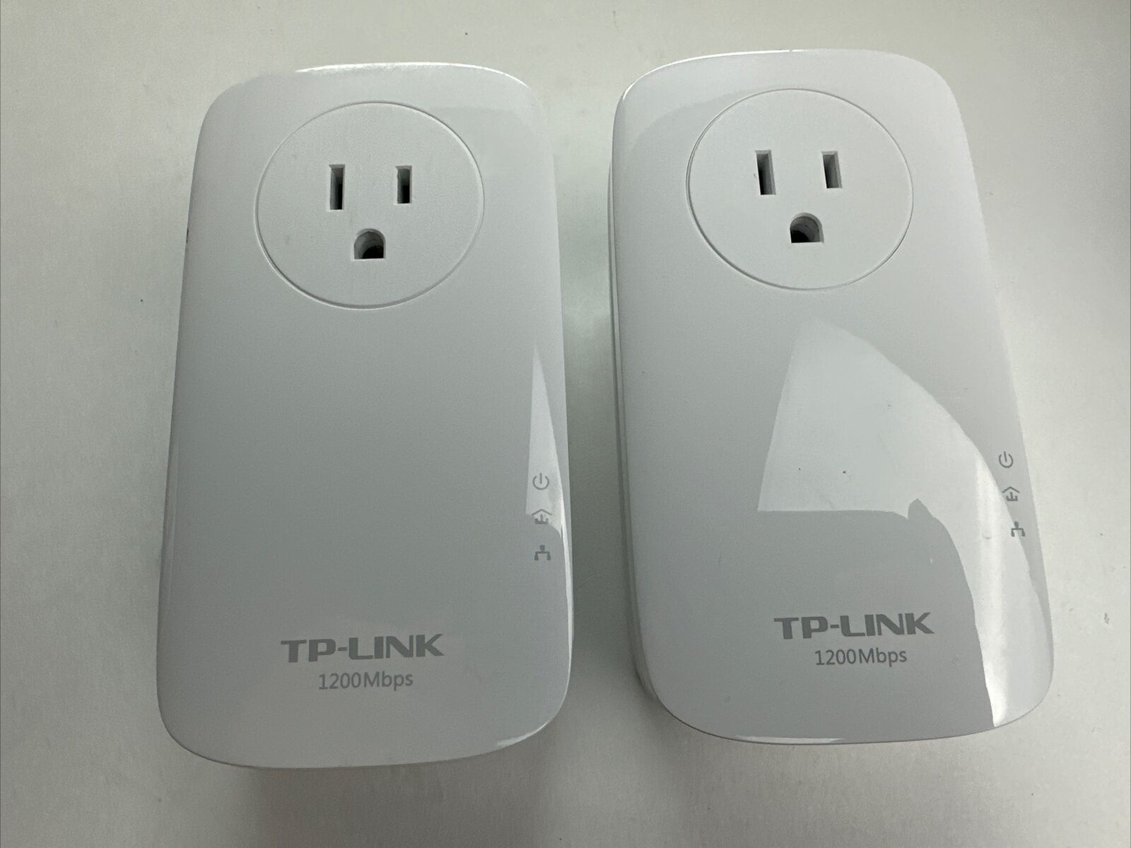 TP-LINK Av1200 Gigabit Passthrough Powerline Kit (Pair) TL-PA8010P