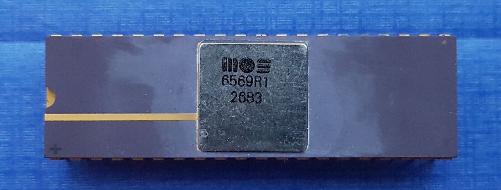 MOS 6569R1 | MOS 6569 R1 Ceramic-Gold VIC II PAL Video Chip for Commodore 64