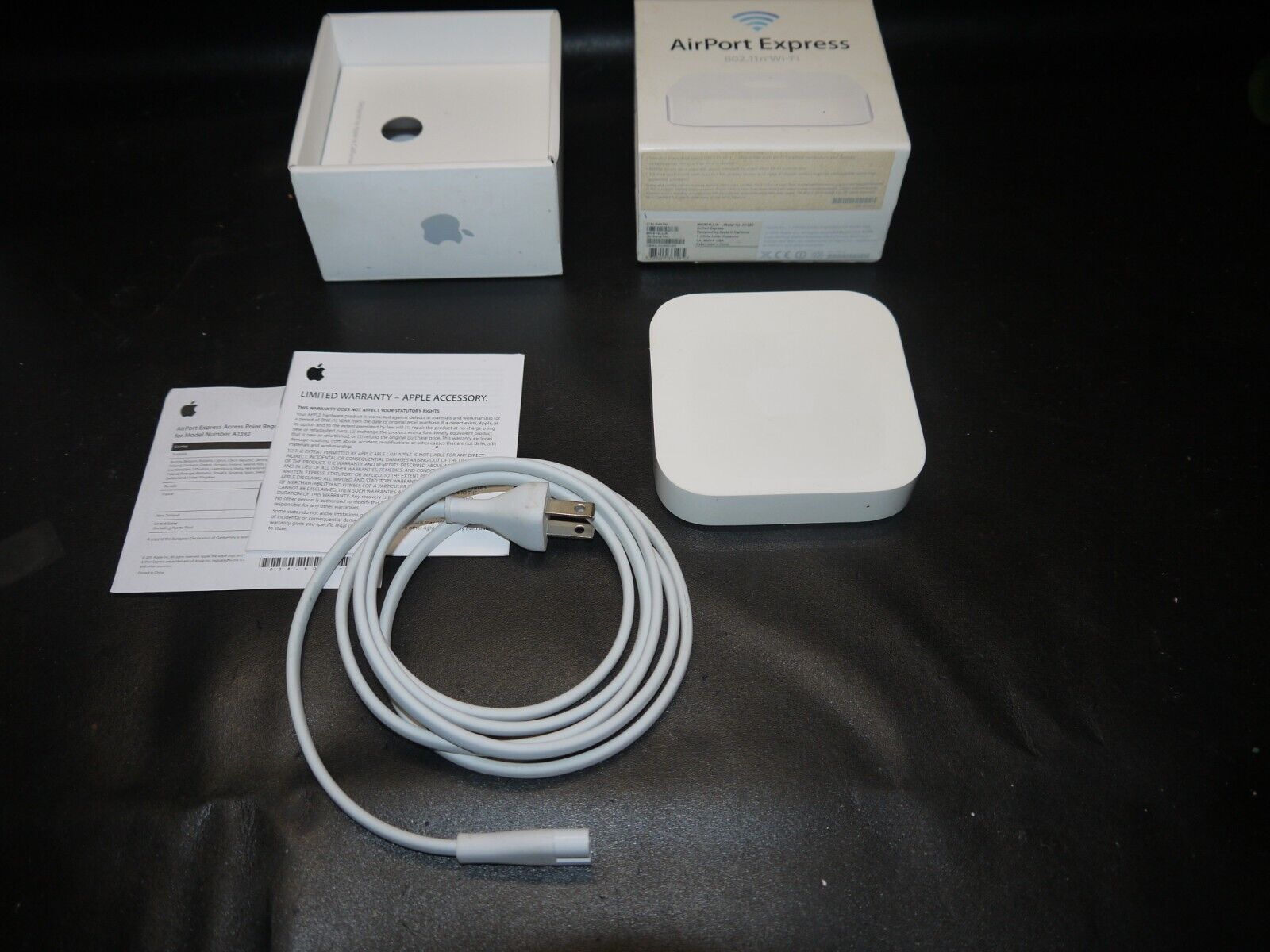 Apple A1392 AirPort Express 802.11n (2nd Generation)