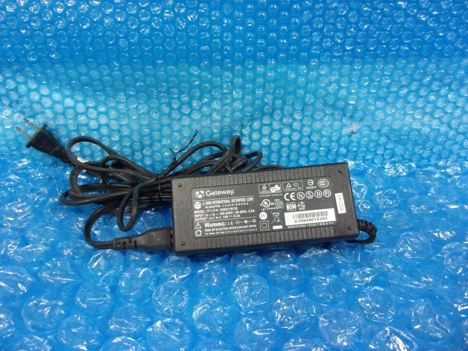 GENUINE Gateway 0302C19120  AC Power Adapter Charger 19V 6.3A 
