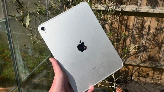 Apple iPad 10th Gen. 64GB, Wi-Fi + 5G (Unlocked), 10.9in - Silver