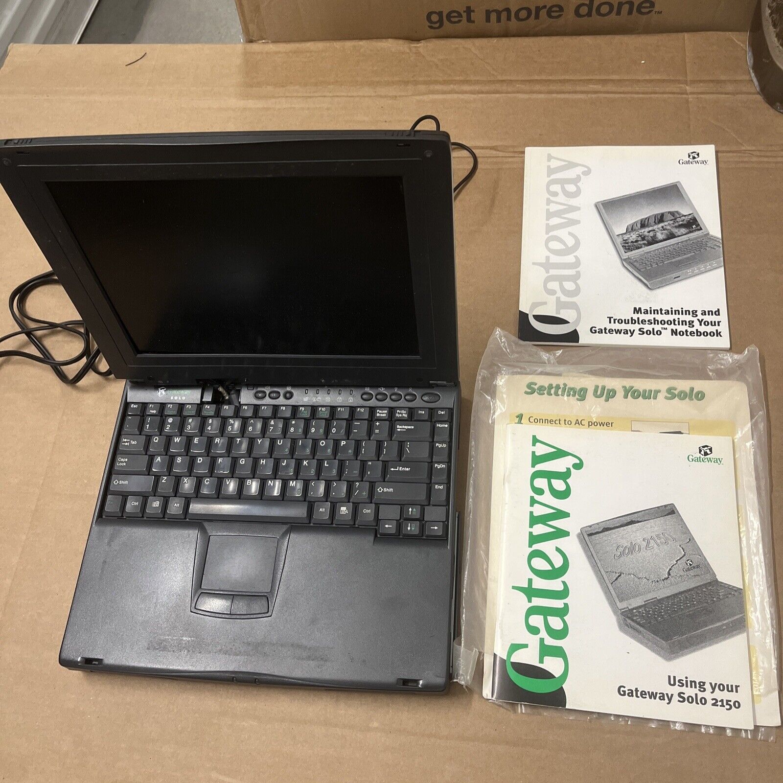 VINTAGE GATEWAY SOLO 2150 LAPTOP COMPUTER Untested For Parts Only