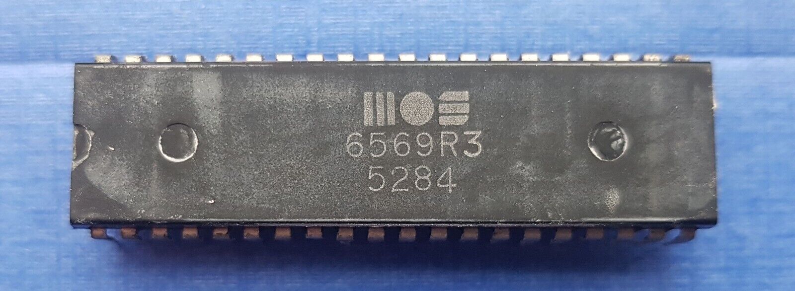MOS 6569R3 | MOS 6569 R3 VIC II PAL Video Chip for Commodore 64 Genuine Part