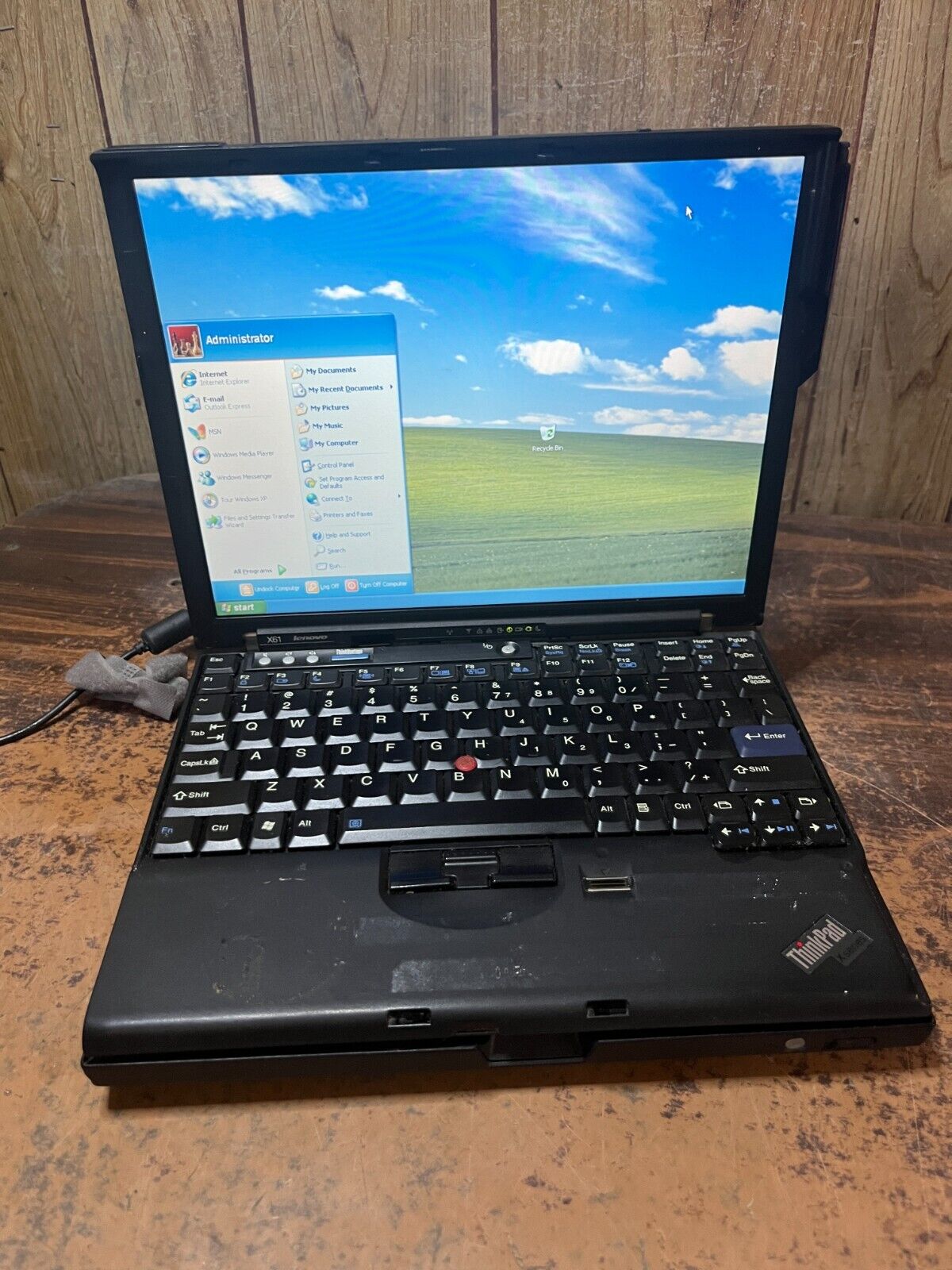 Lenovo IBM ThinkPad X61 12.1