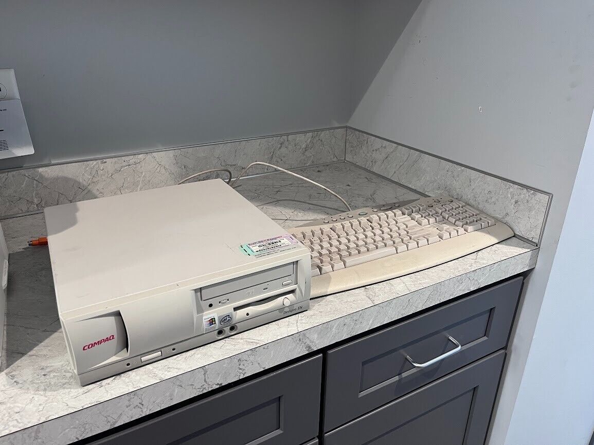 Vintage Compaq Deskpro EN Pentium 3 733 MHz 256MB w/ Keyboard (NO HDD ) #27