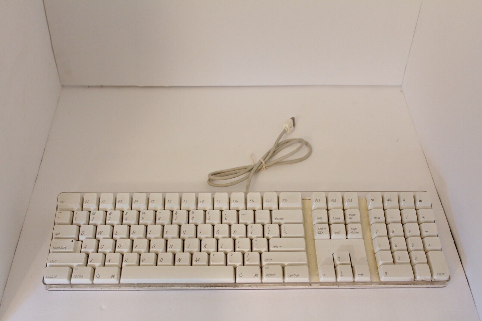 Vintage Apple Keyboard A1048 (White) Wired Full Sized USB Good Condition
