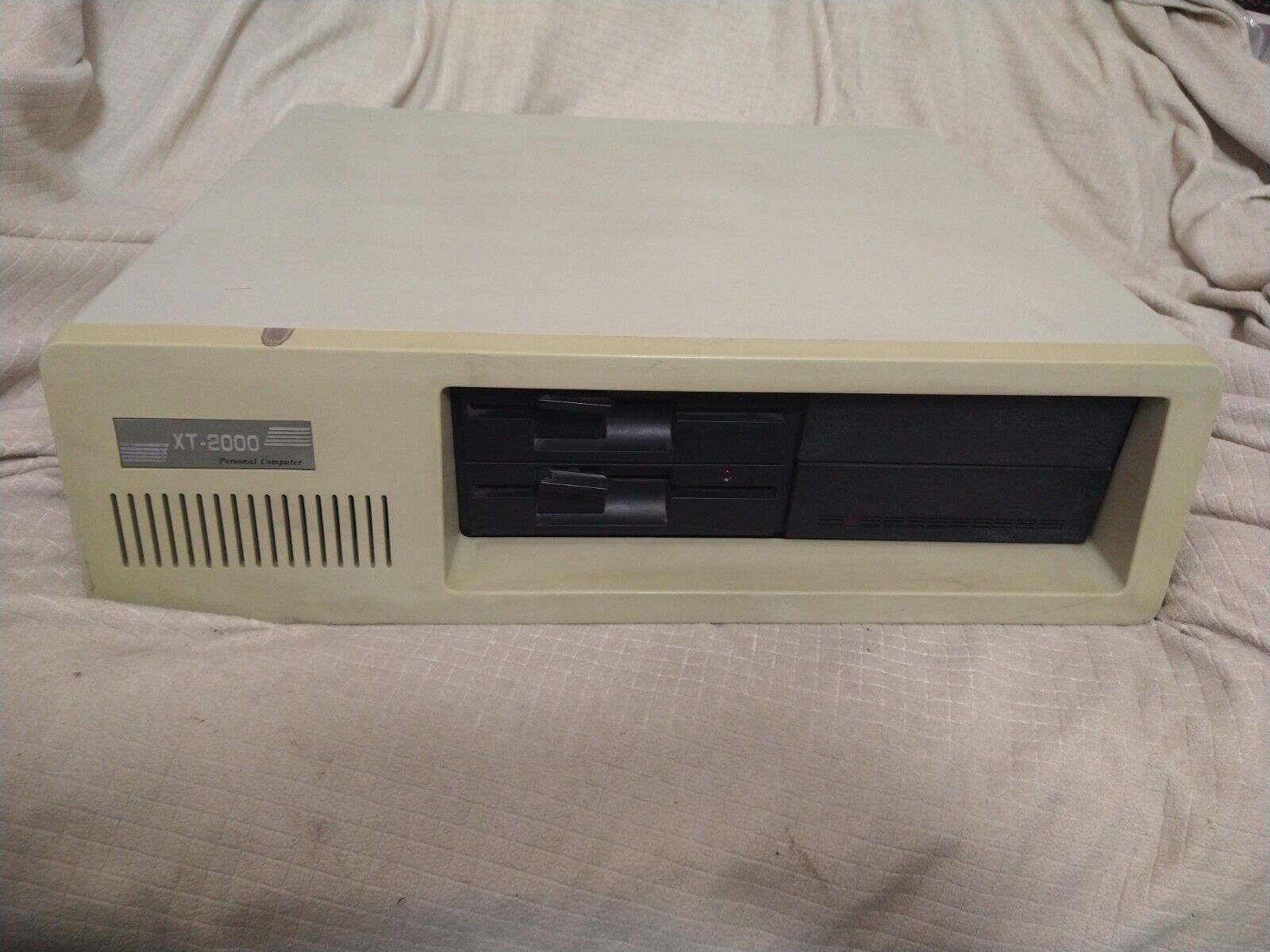 Vintage Personal Computer XT2000, Powers On, STRICTLY AS IS, Untested
